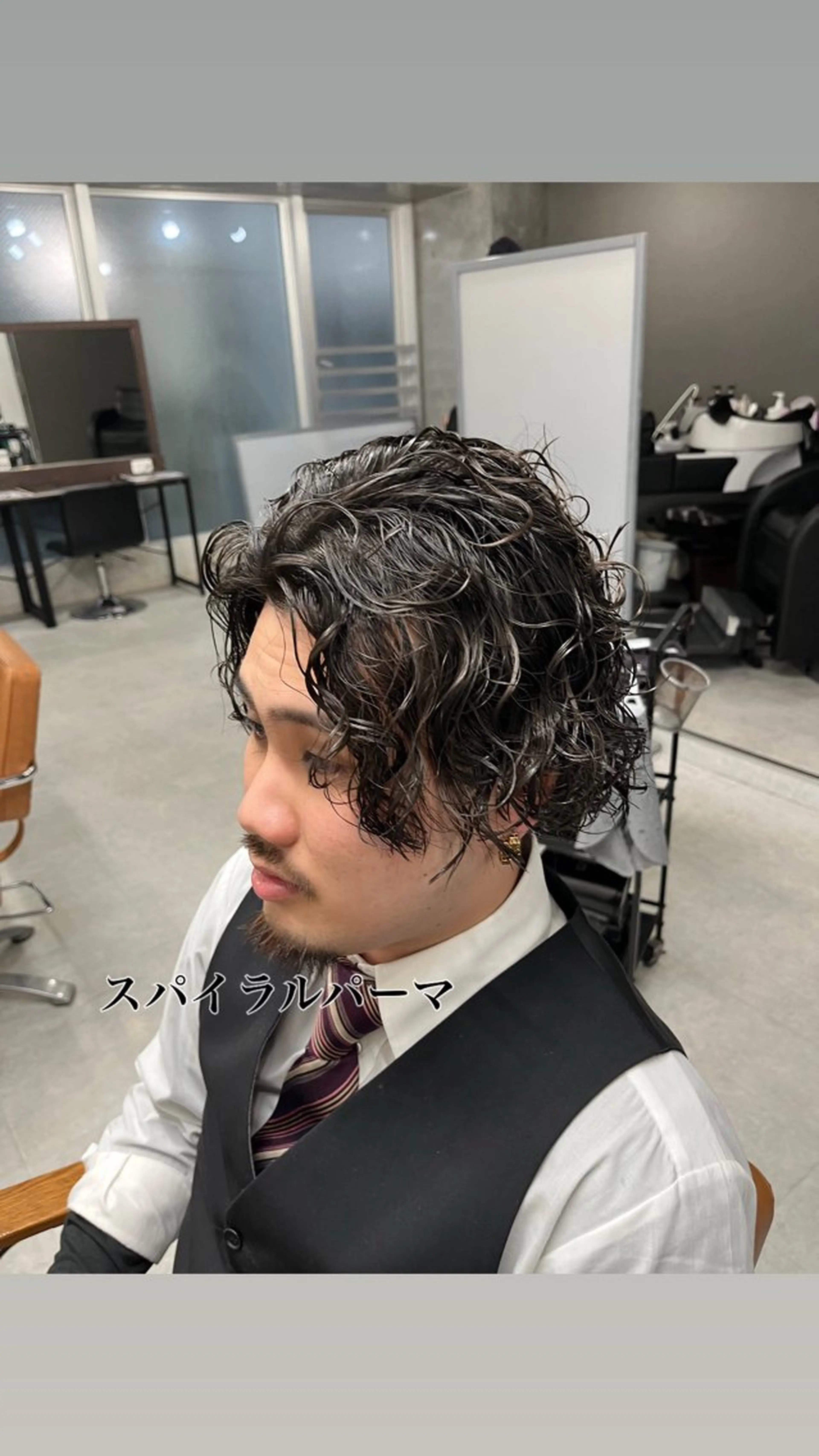 ミディアム パーマ メンズ ミディアムパーマ メンズパーマ スパイラルパーマ カット パーマ トリートメント ヘッドスパ ヘアセット メンズ特化/パーマ /フェード/洋輔のヘアスタイル