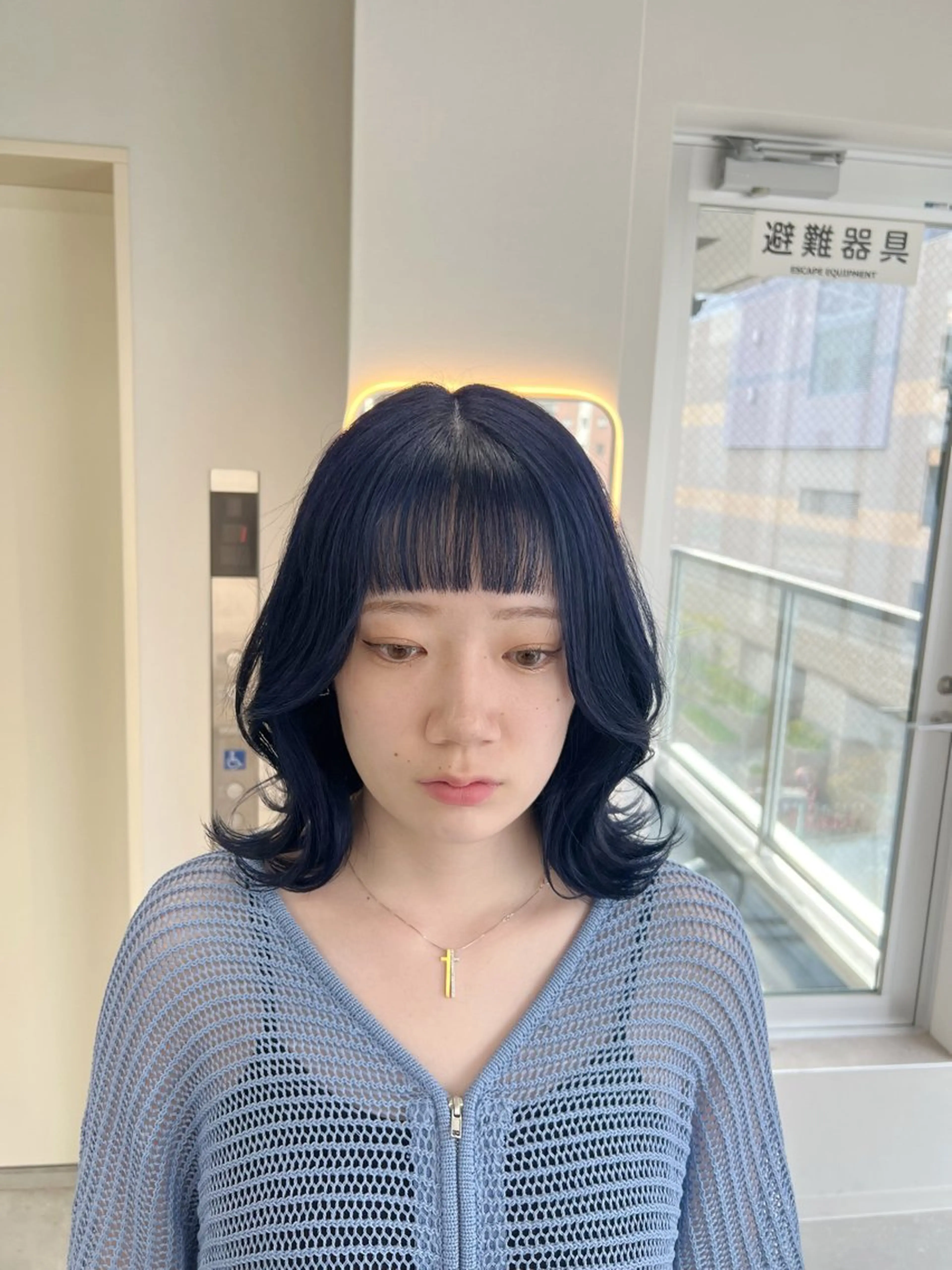 ミディアム ヘアカラー maya レイヤーカットのヘアスタイル