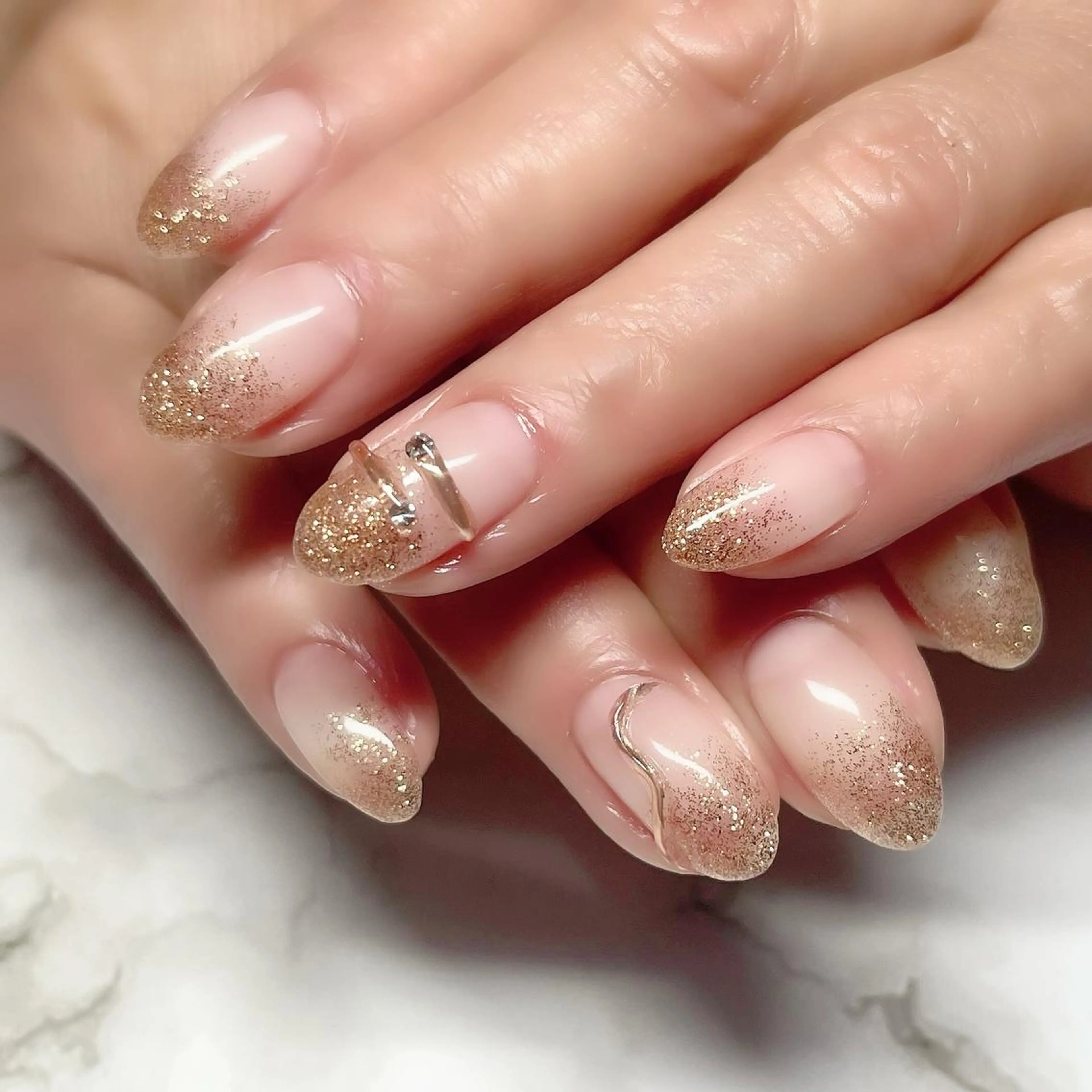 ネイル アートネイル ラメ(グリッター) ラメグラデーション RuxuryNail ／RiAnnaのネイルデザイン