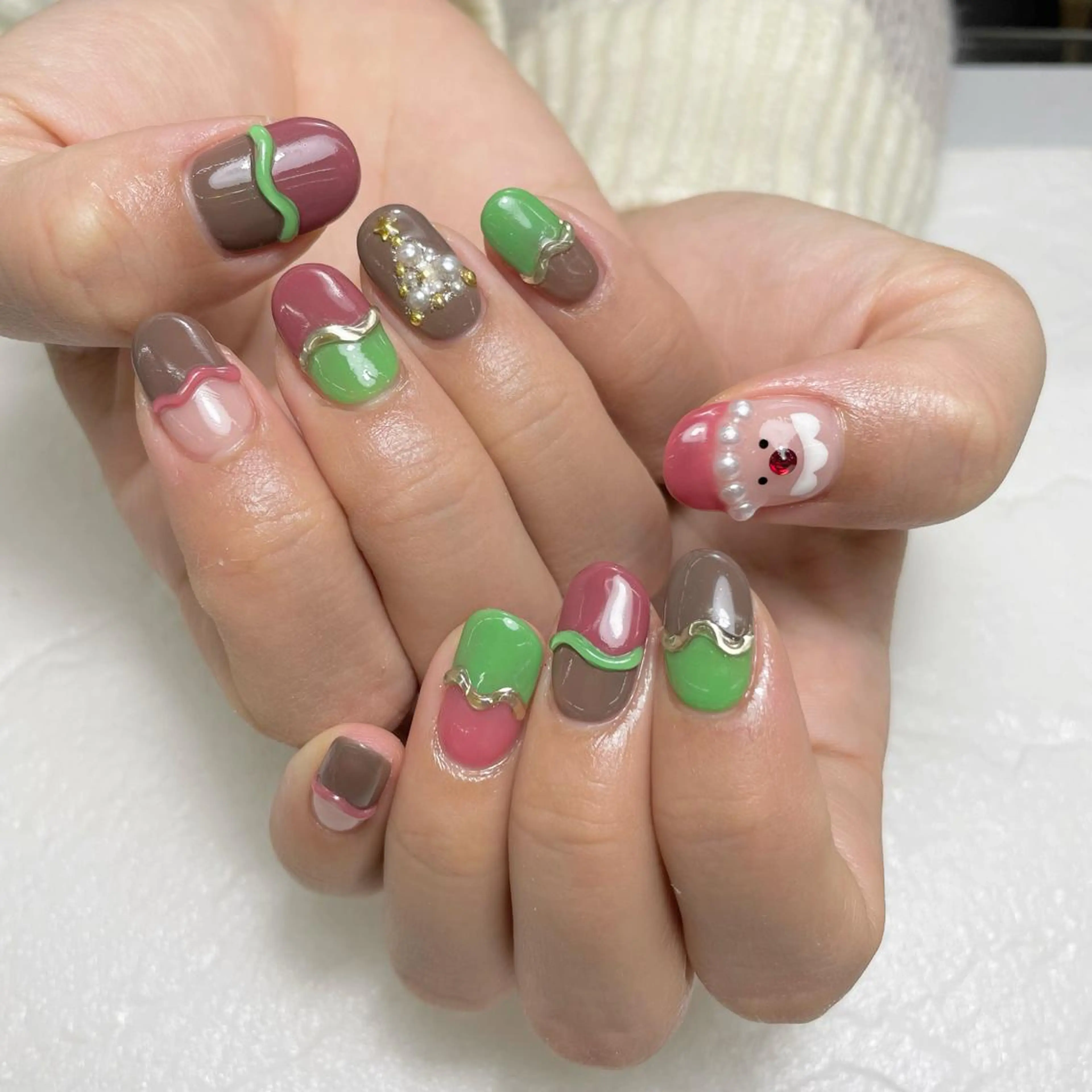 ネイル 持ち込み 赤色 冬ネイル クリスマス Nail Blue512所属・Nailist MINORIのネイルデザイン