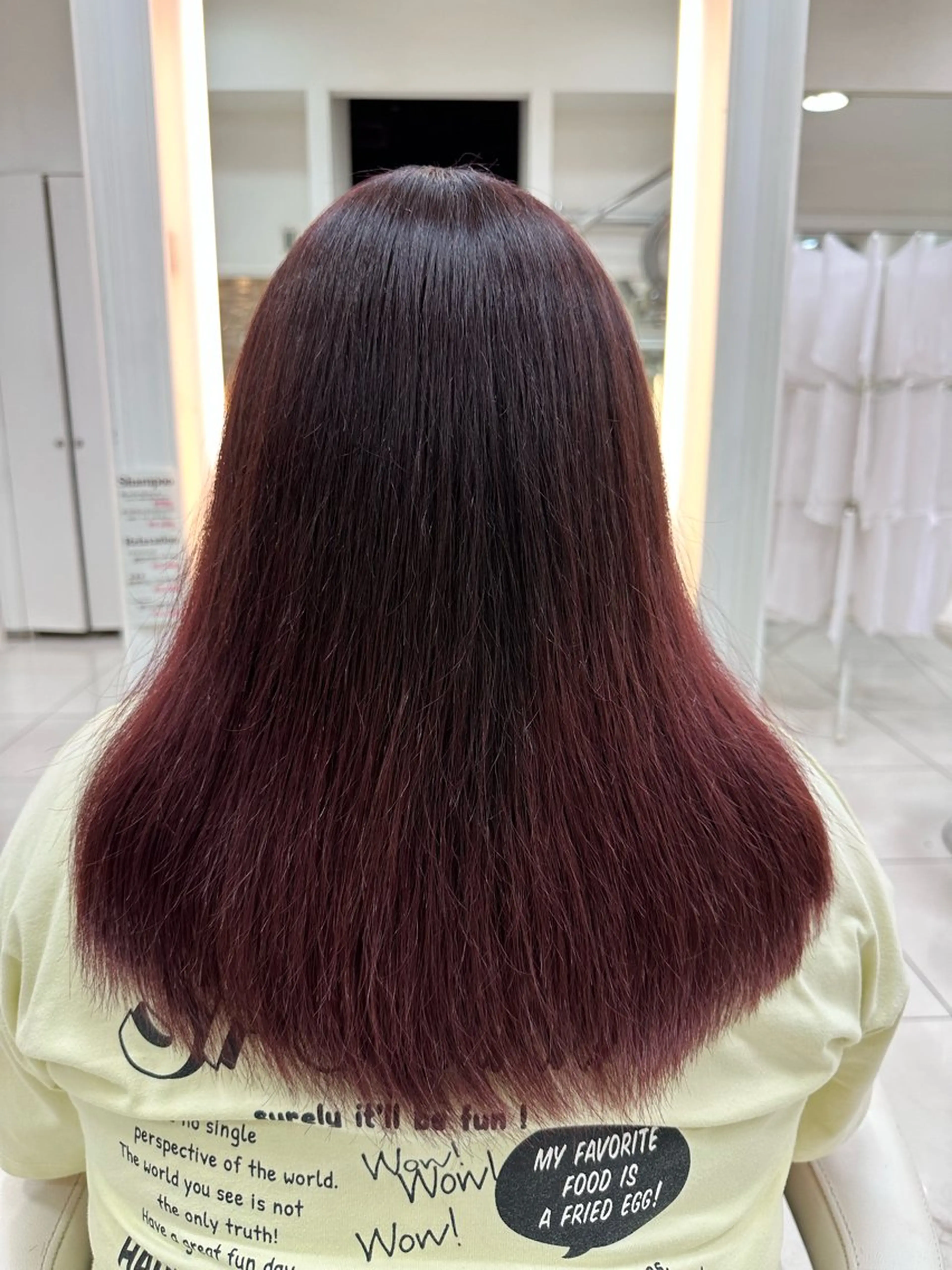 ロング カラー ブリーチ イヤリングカラー インナーカラー ピンクカラー 伊佐 愛のヘアスタイル