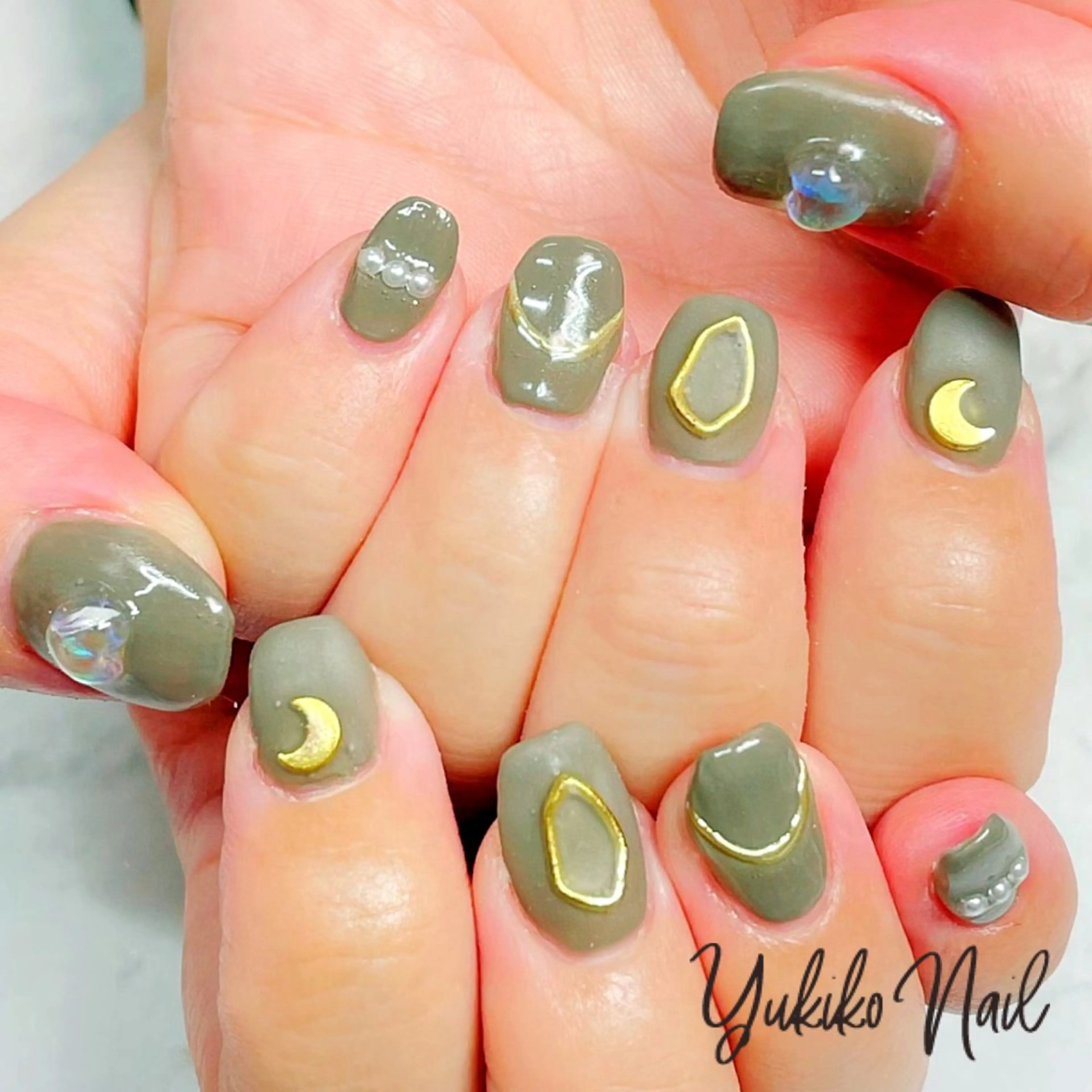 ネイル ゴールド グリーン マットネイル ハンドネイル ユキコ ネイルのネイルデザイン