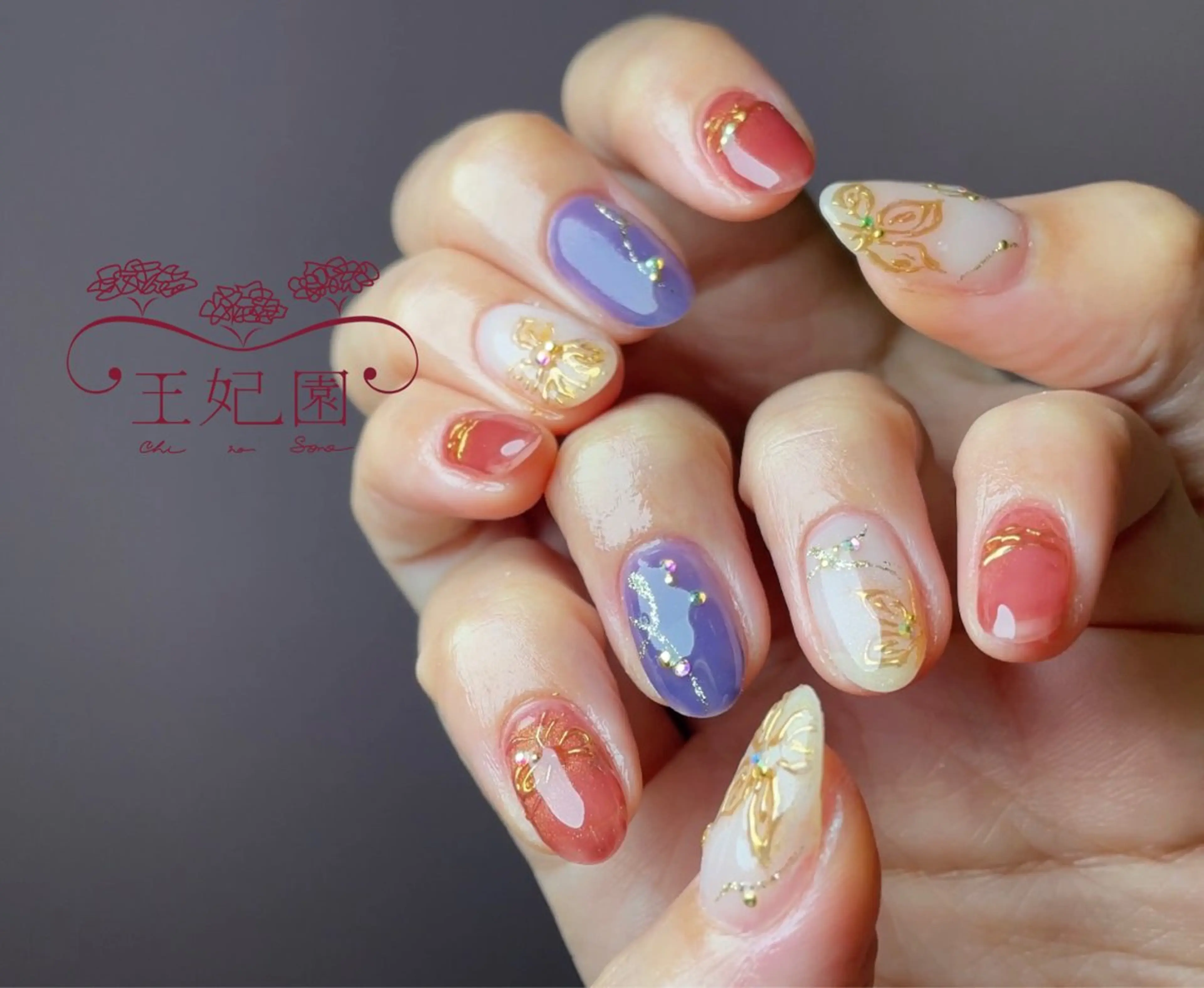 ネイル フラワーネイル ミラーネイル 持ち込み ニュアンスネイル nail salon王妃の園所属・王妃の園 ohinosonoのネイルデザイン