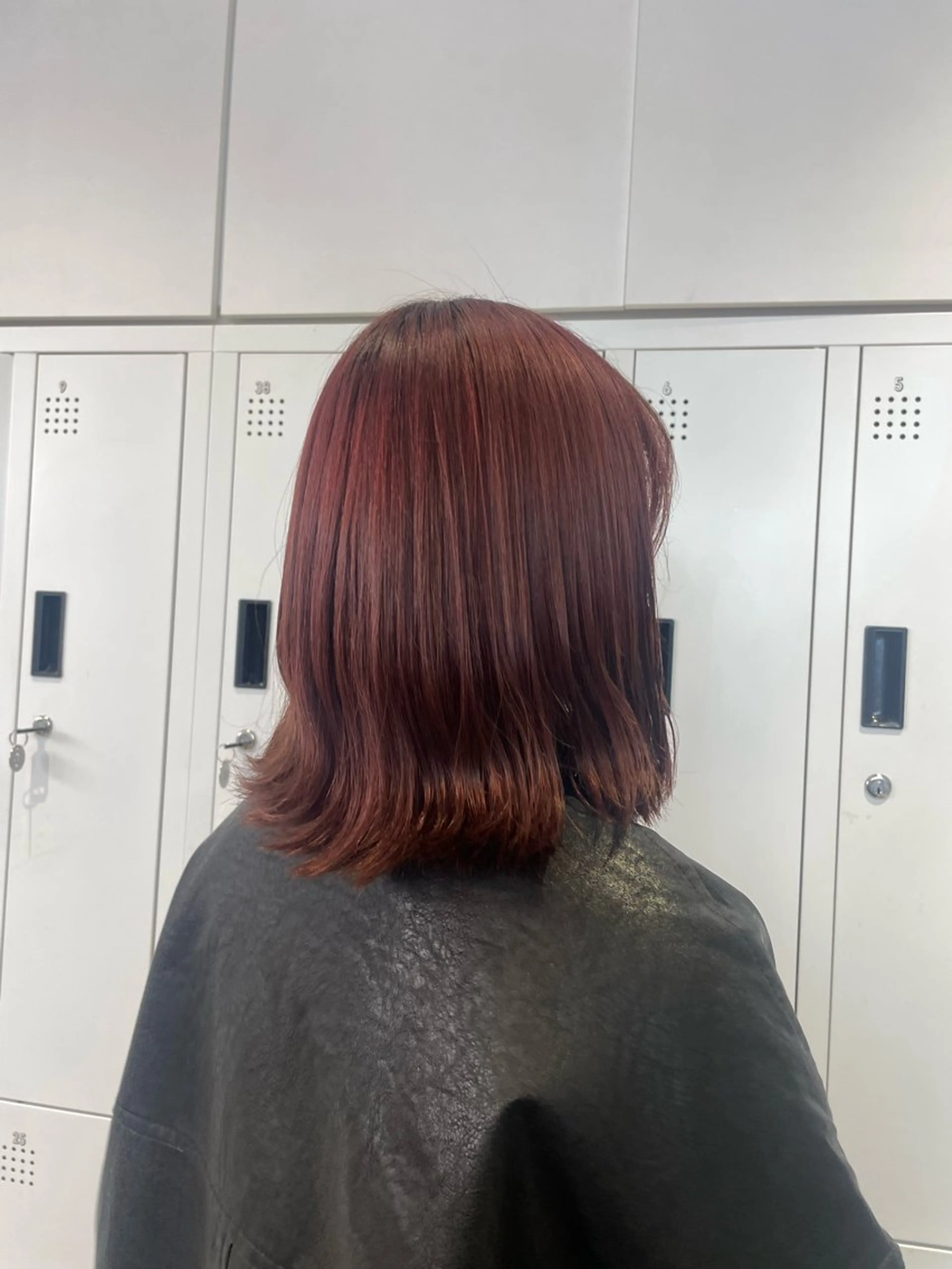 セミロング カラー ヘアカラー 🌟暖色系ハイトーン 🌟AIのヘアスタイル