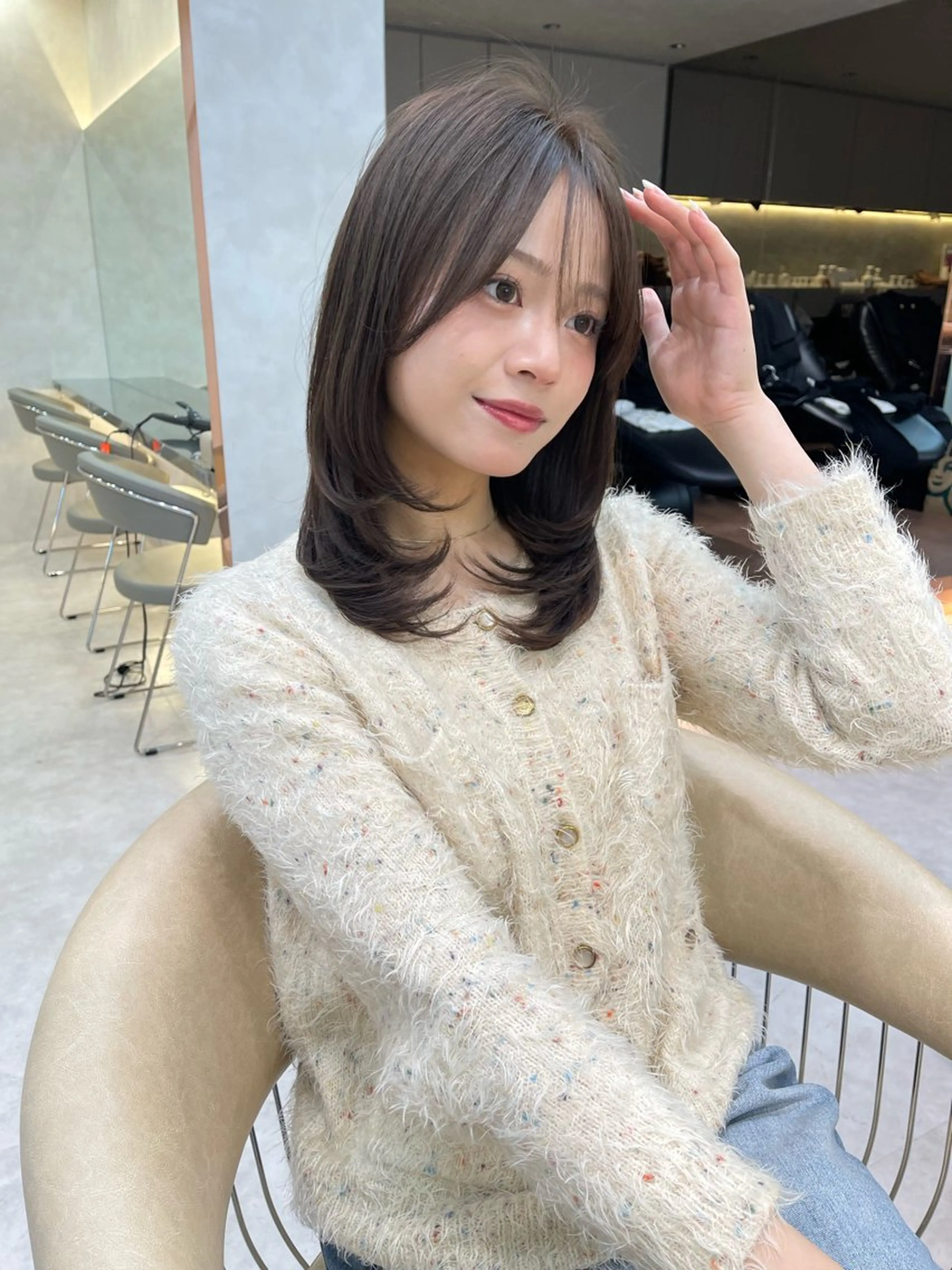 ミディアム ミディアムレイヤー レイヤーカット カット ヘアカラー トリートメント 宍戸 崇人のヘアスタイル