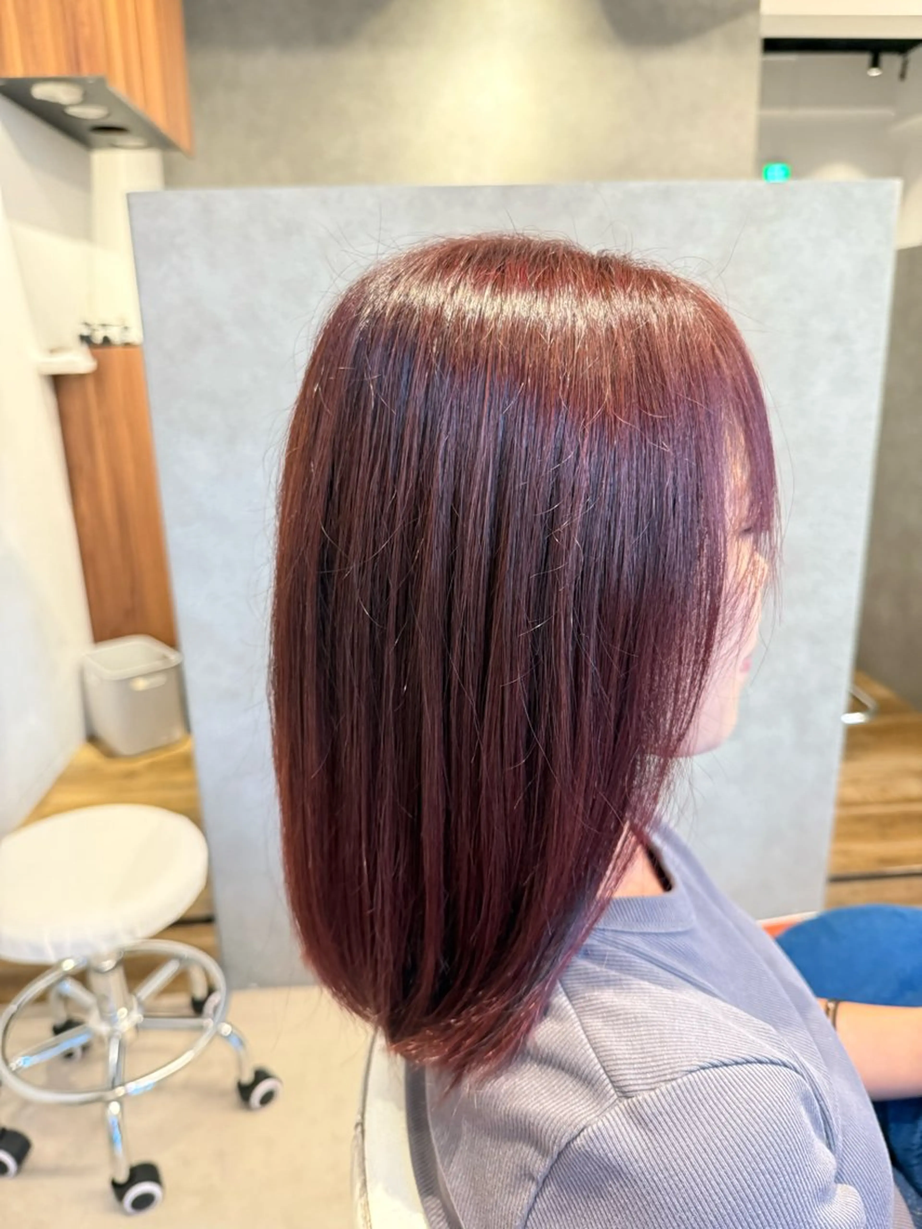 セミロング カラー イルミナカラー ヘアカラー 高石 乃愛のヘアスタイル