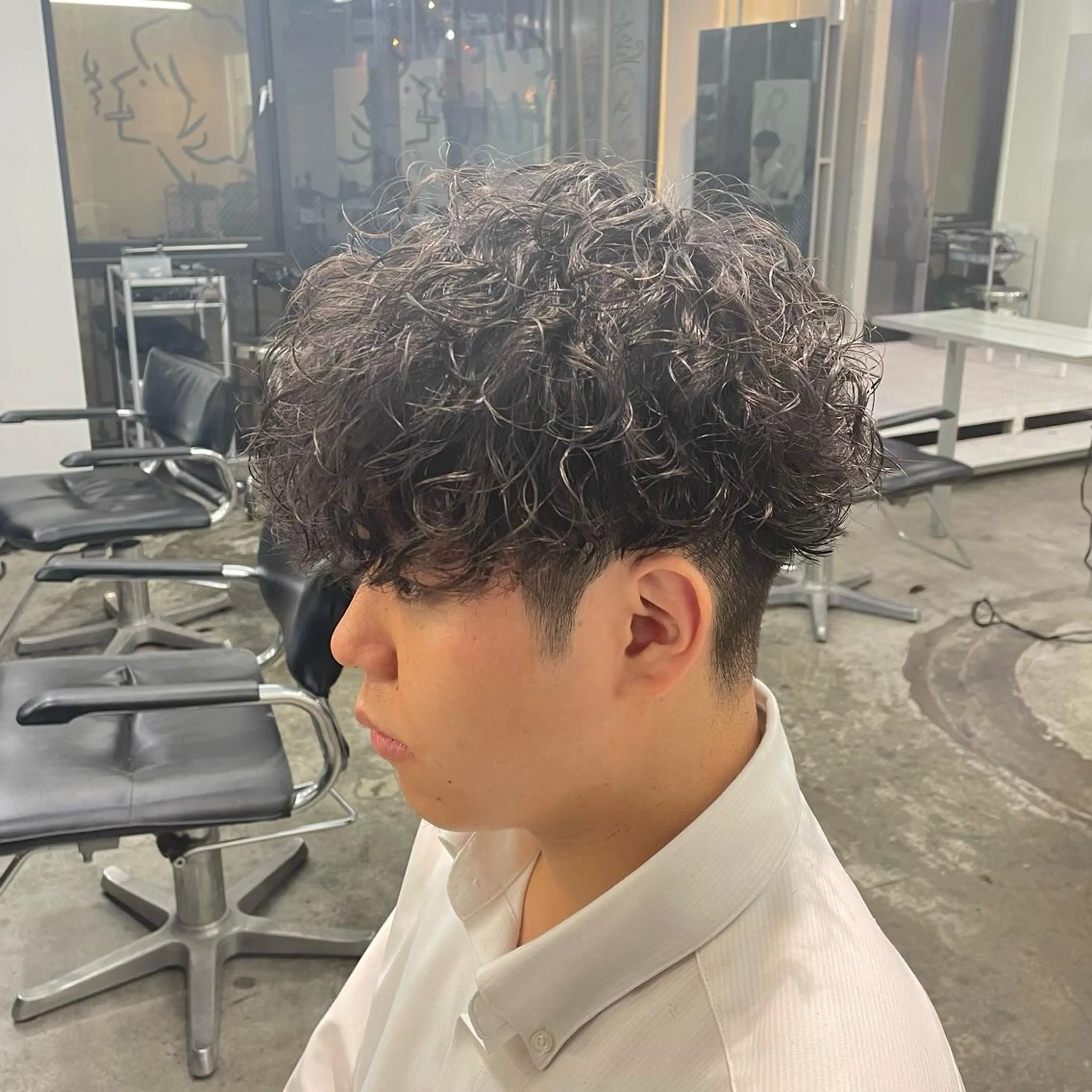 ショート パーマ メンズ メンズパーマ スパイラルパーマ カット パーマ メンズ特化美容師/ 藤戸 椋のヘアスタイル