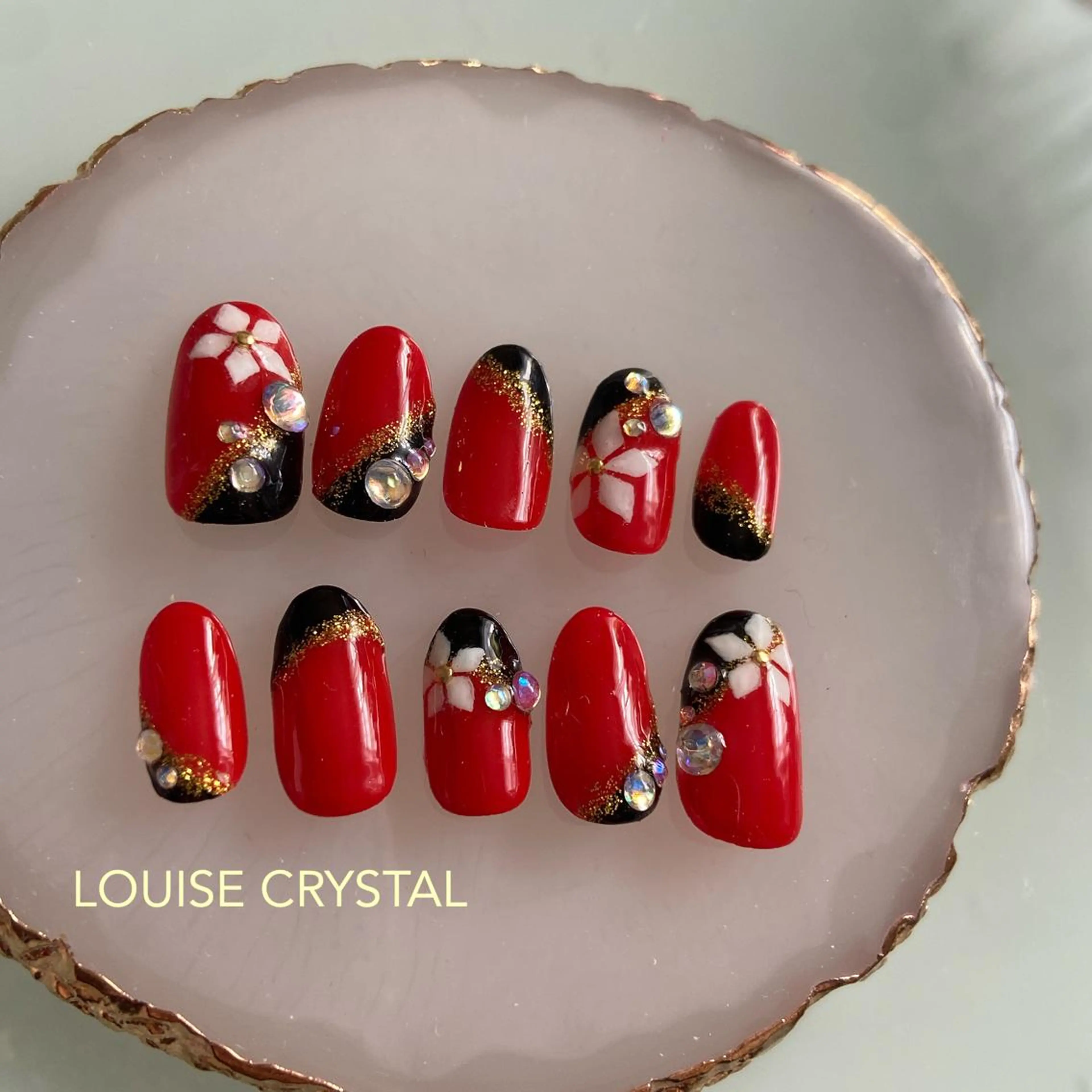 ネイル ネイルチップ LOUISE CRYSTALのネイルデザイン