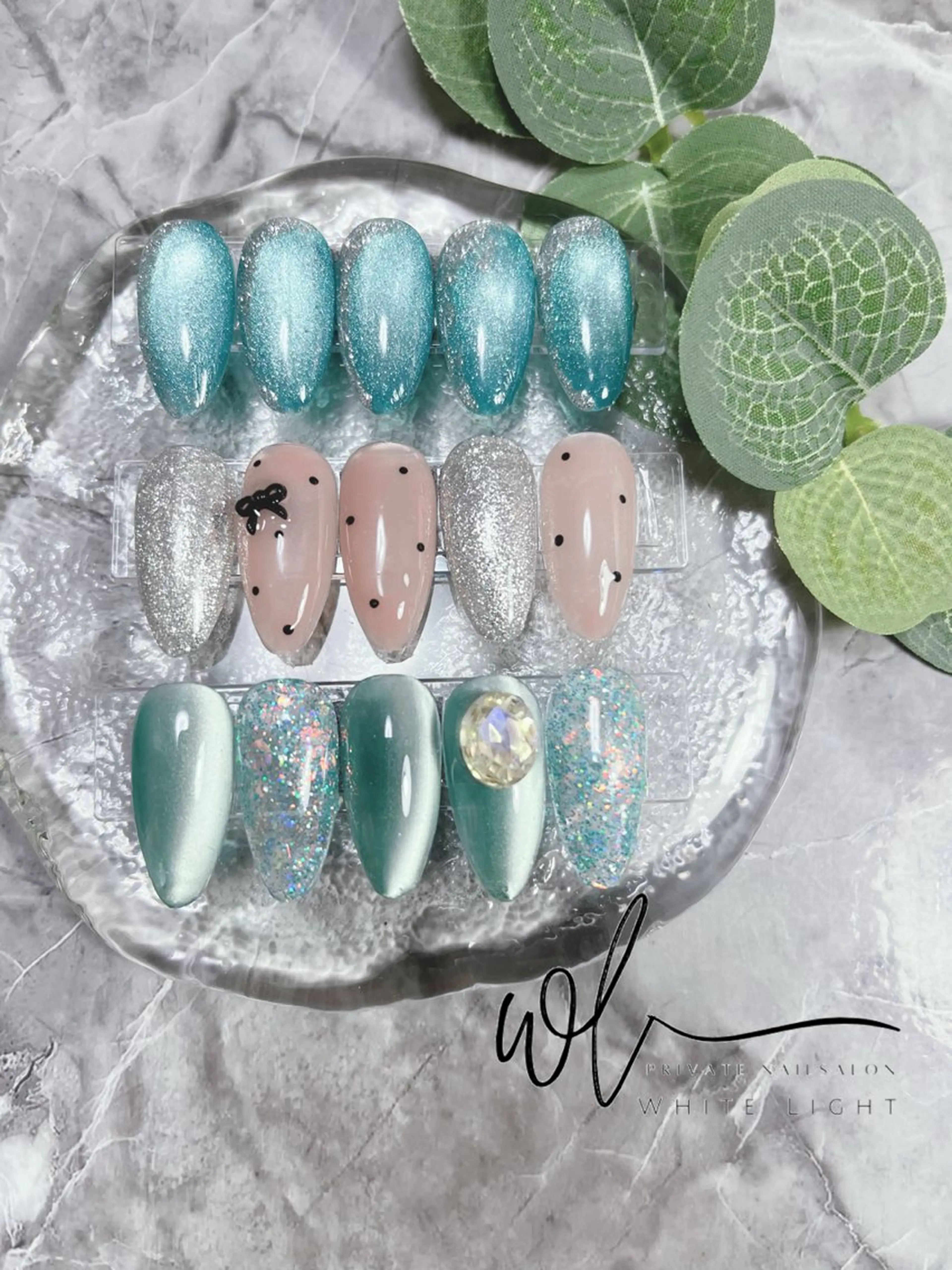 ネイル アートネイル ドット ガーリー キラキラネイル リボン ハンドネイル プライベートサロン WhiteLightのネイルデザイン