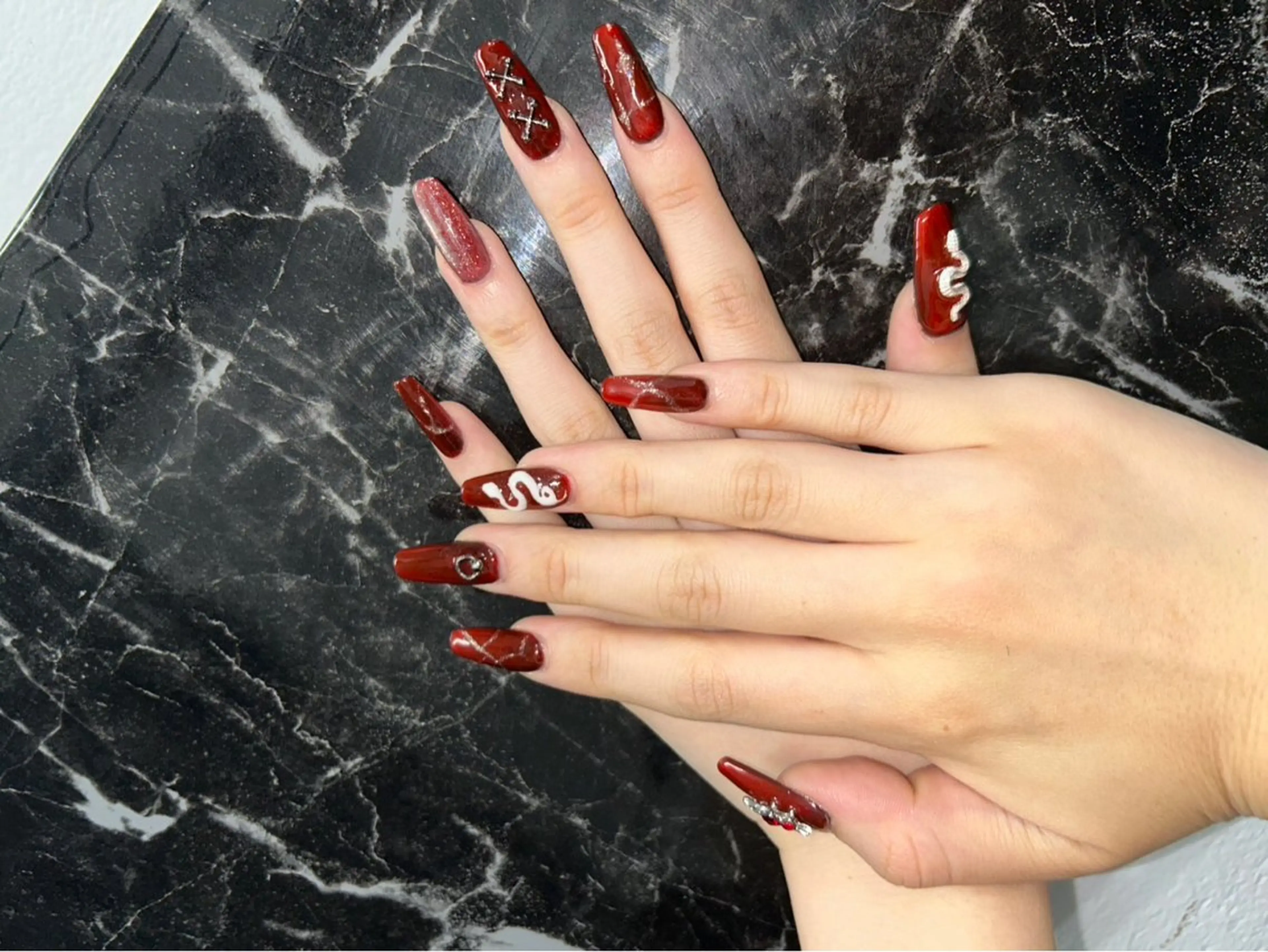 ネイル Eclat(エクラ)所属・Eclat(エクラ) かんな、はんな2名のネイルデザイン