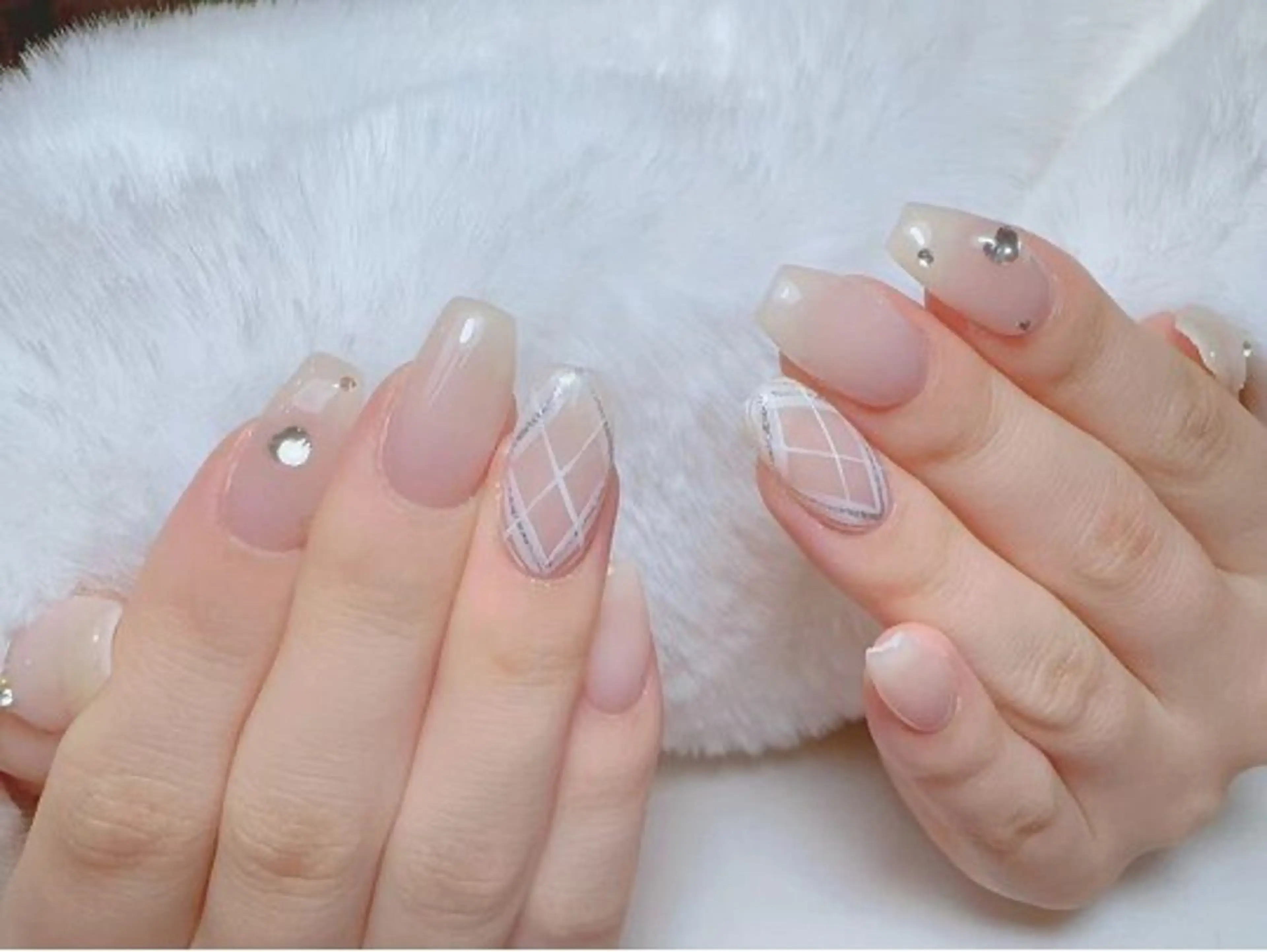 ネイル キラキラネイル 韓国ネイル ワンホンネイル Nail Anela 池袋所属・Anela 池袋 💅yuriのネイルデザイン
