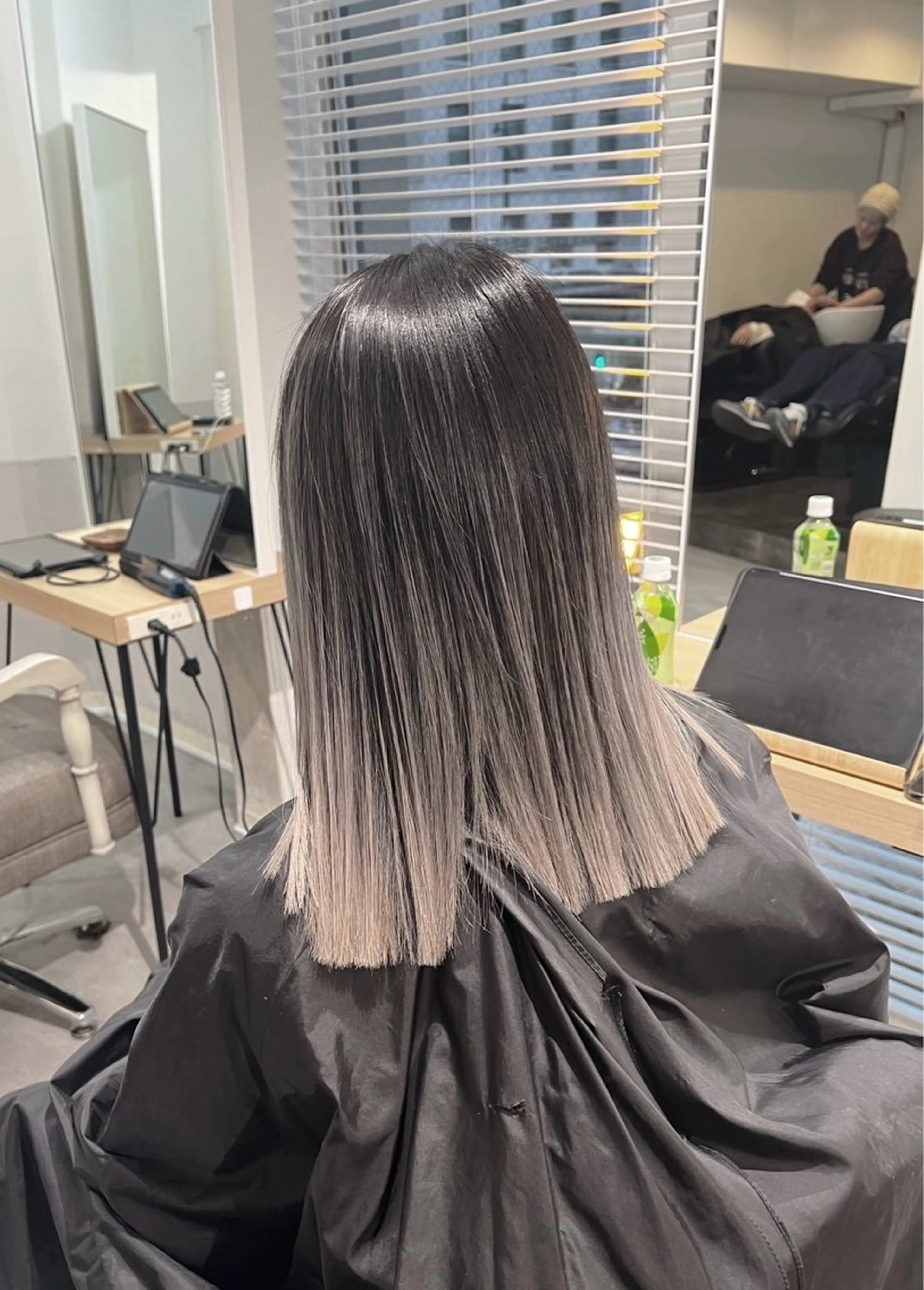 ミディアム カラー バレイヤージュ グレージュ レイヤーカット ヘアカラー トリートメント ROBIN所属・指名数No.1 /NAOYAのヘアスタイル