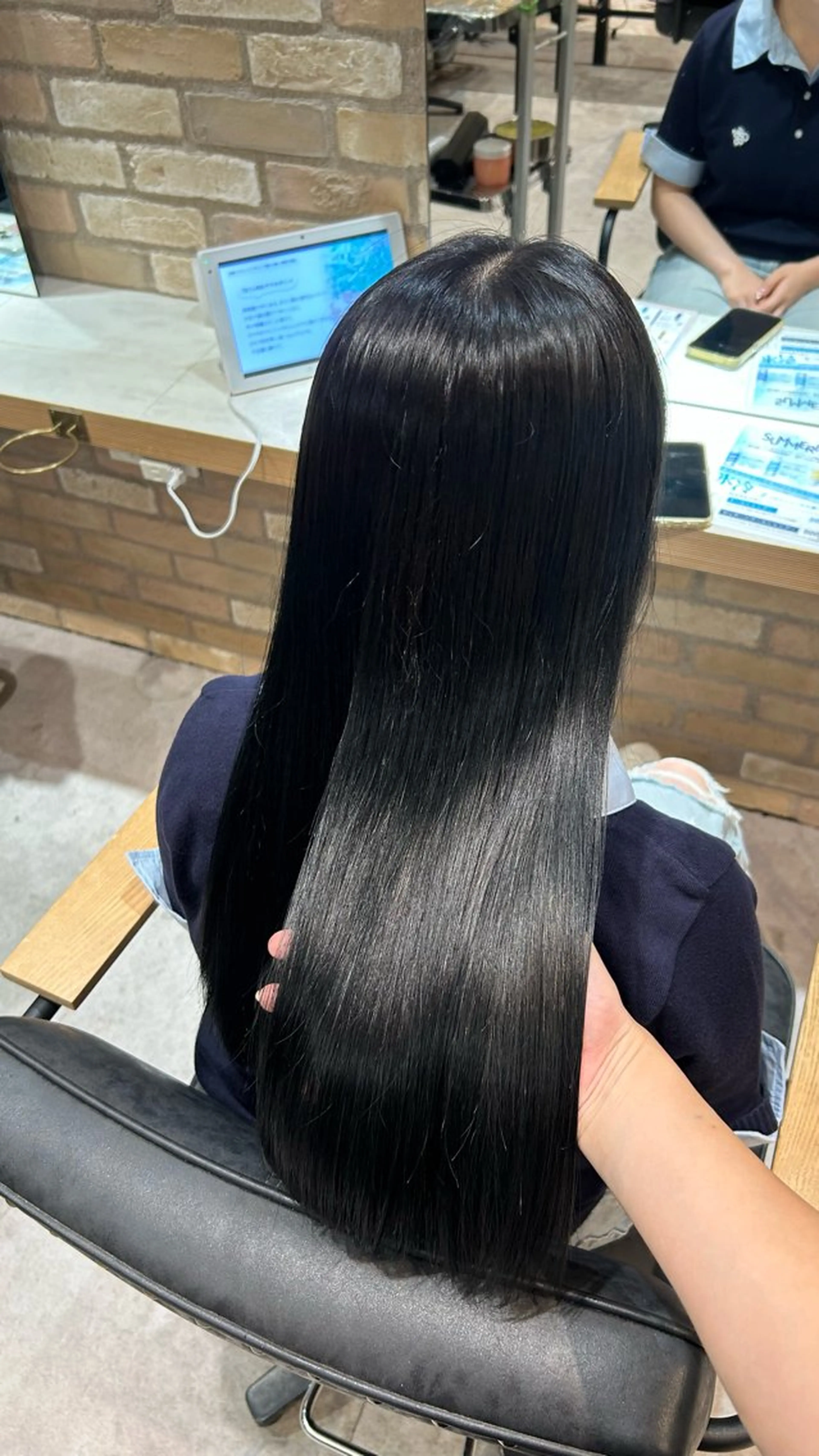 ロング カラー ヘアカラー レイヤー/手書きネイ ルCOCORO 🎀のネイルデザイン