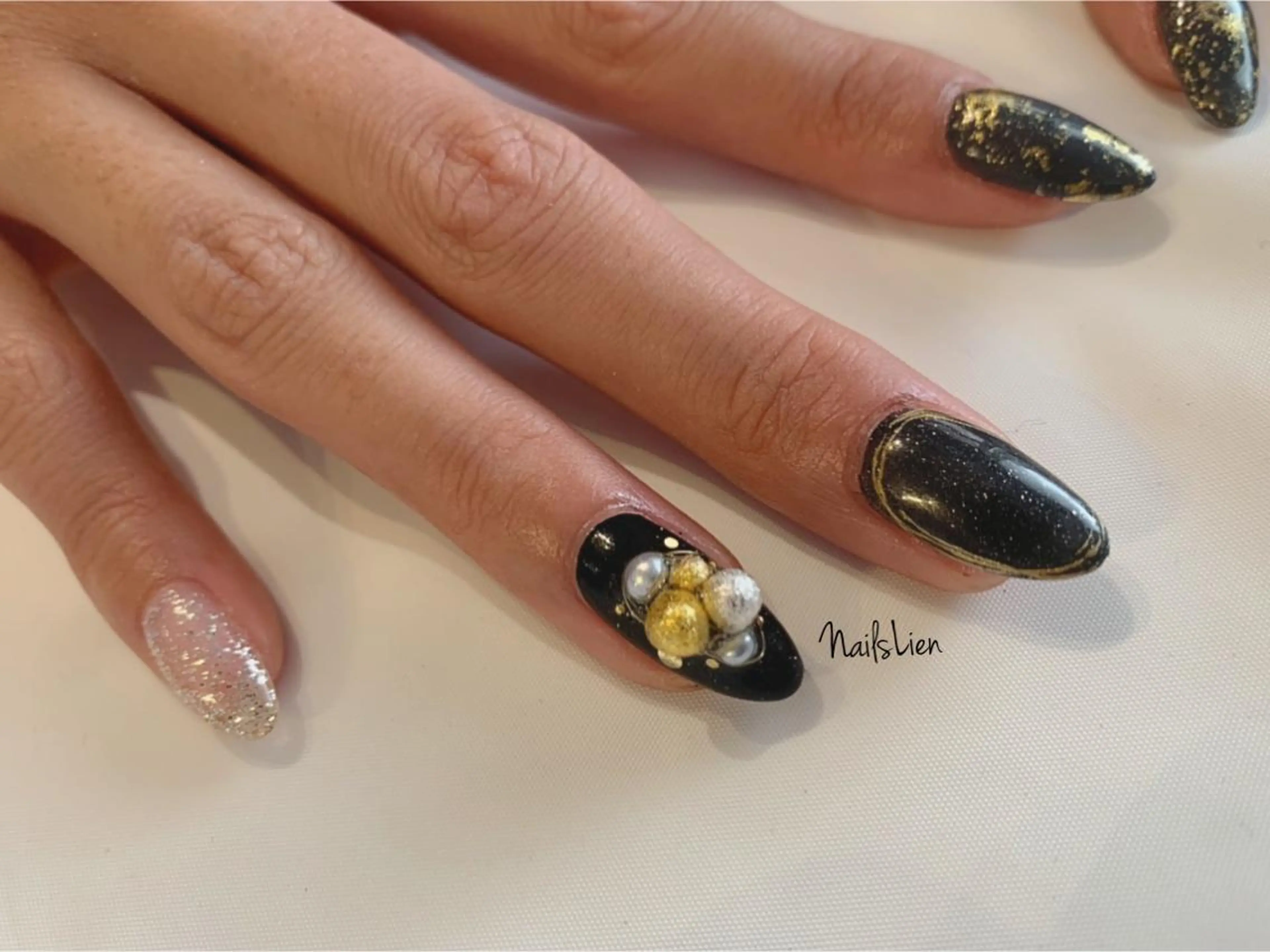 ネイル ラメ(グリッター) マグネットネイル ミラーネイル 冬ネイル クリスマス studio e n / RiNのネイルデザイン