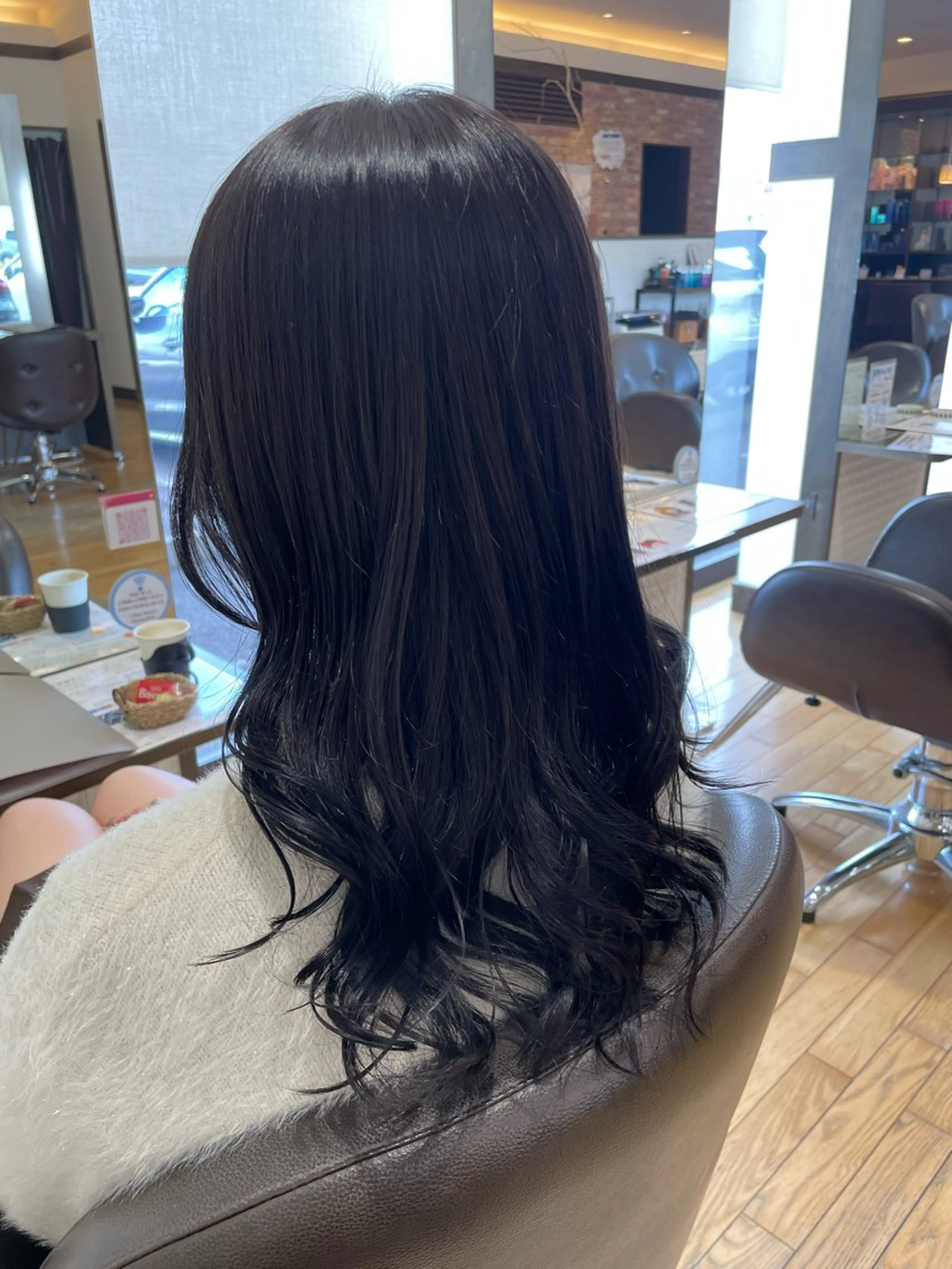 ロング カラー 黒髪 ブルーカラー ブルーブラック カット ヘアカラー トリートメント 濱口 由華のヘアスタイル