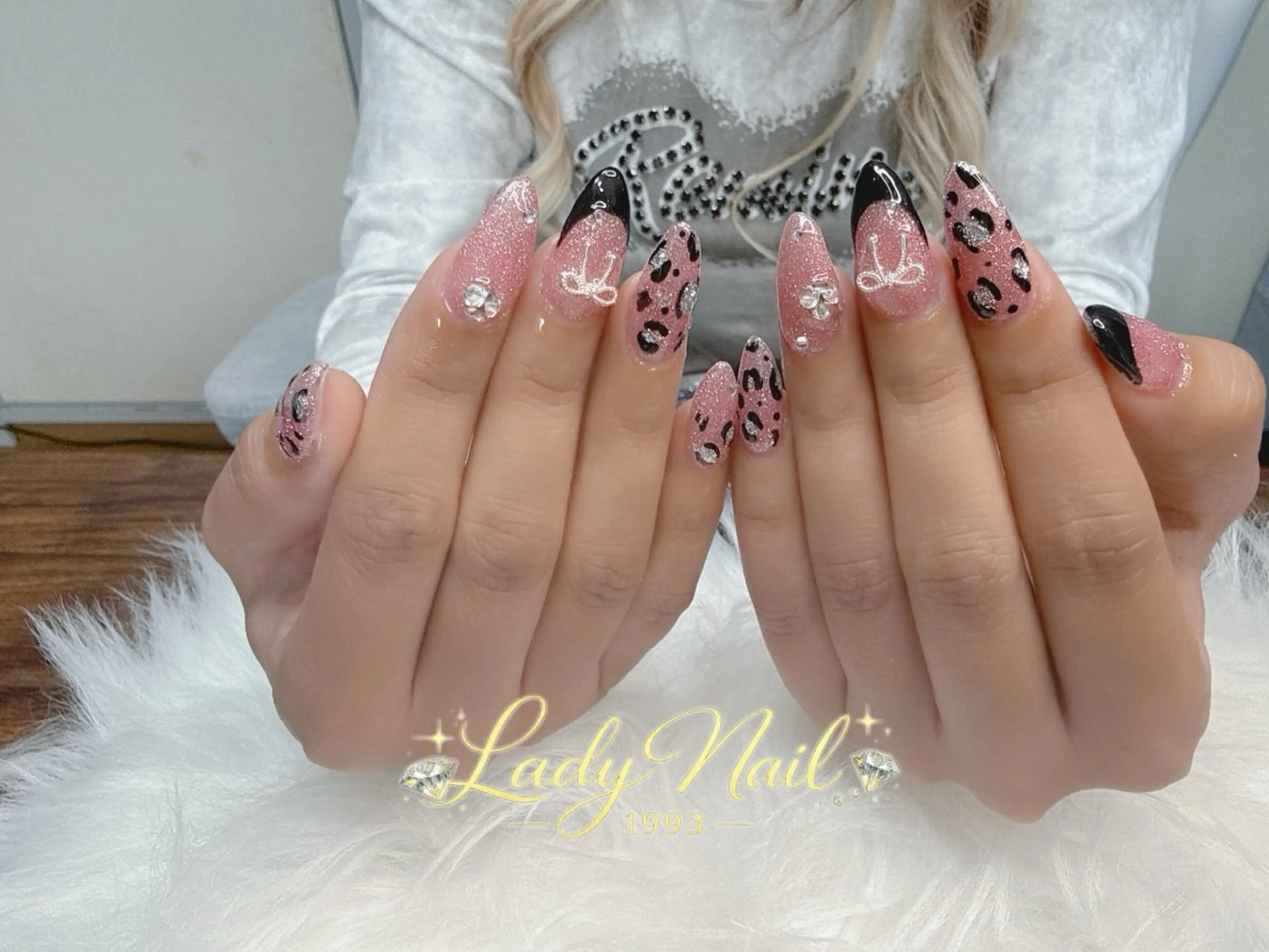 ネイル ハンドネイル Lady Nails 1993所属・タナカ フォンのネイルデザイン