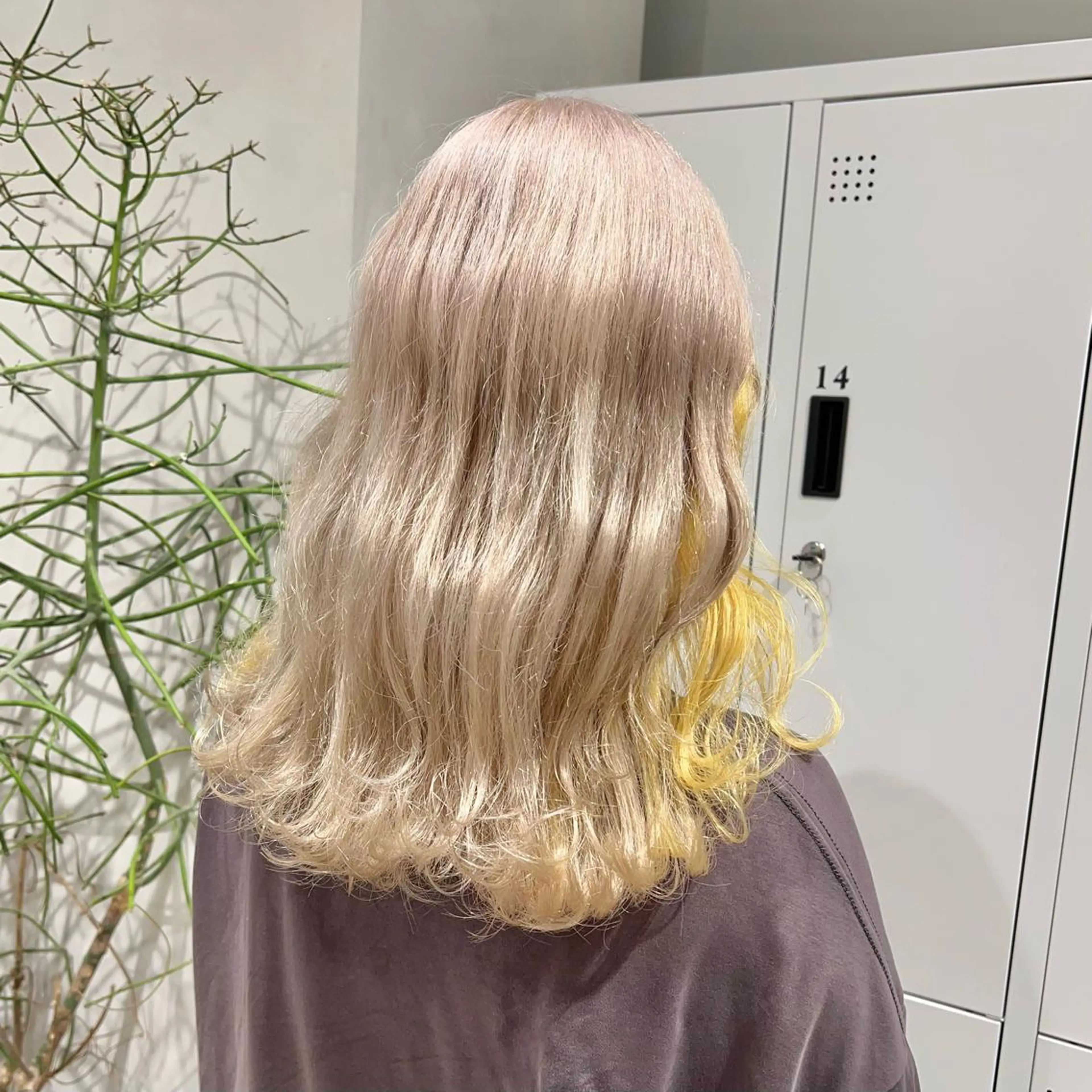 セミロング 🤍髪質改善➕透明感 カラー🤍川上葵のヘアスタイル