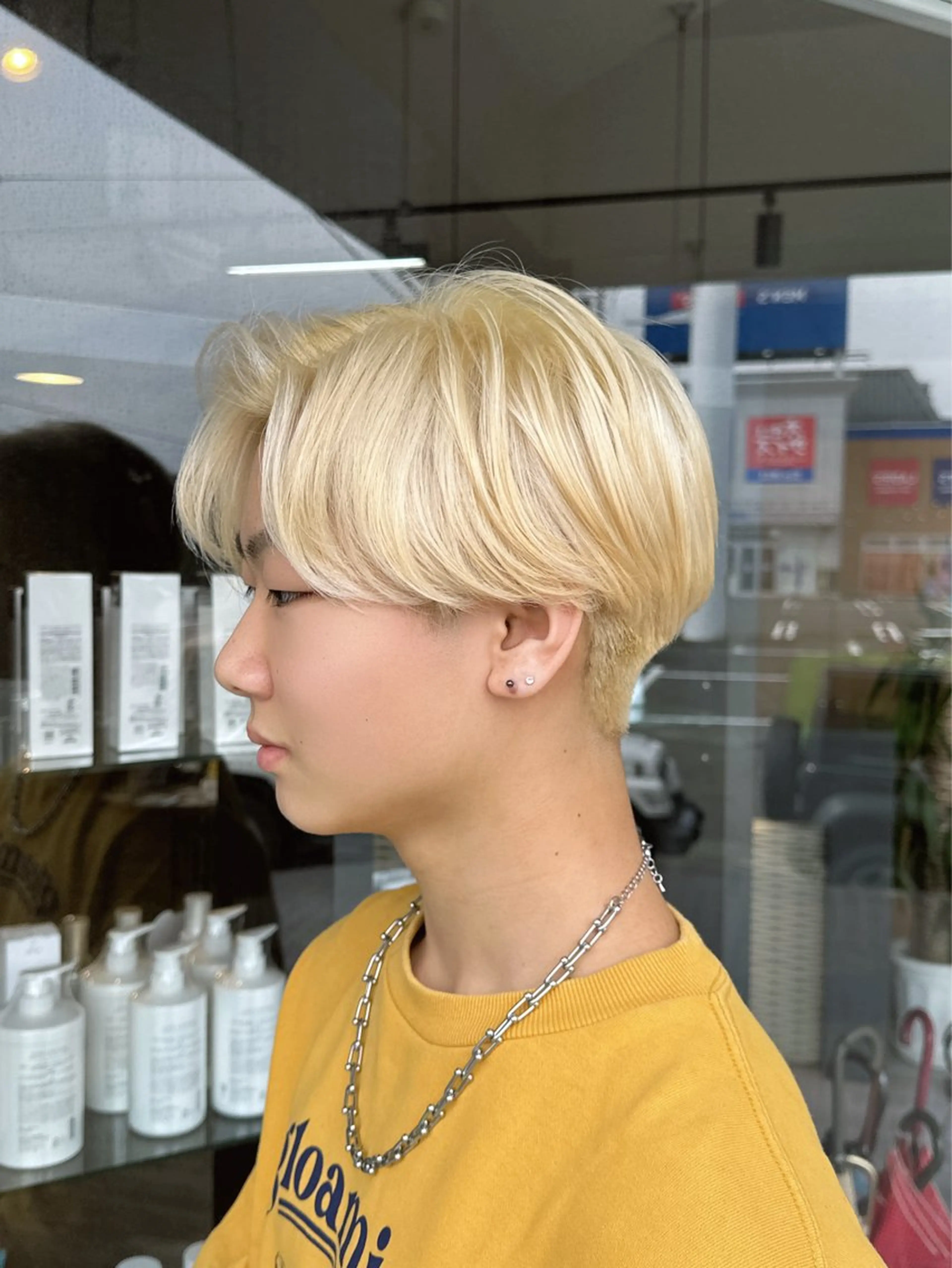 カラー メンズ 抜きっぱなしブロンド ブロンド arika オケシ　リョウダイのヘアスタイル