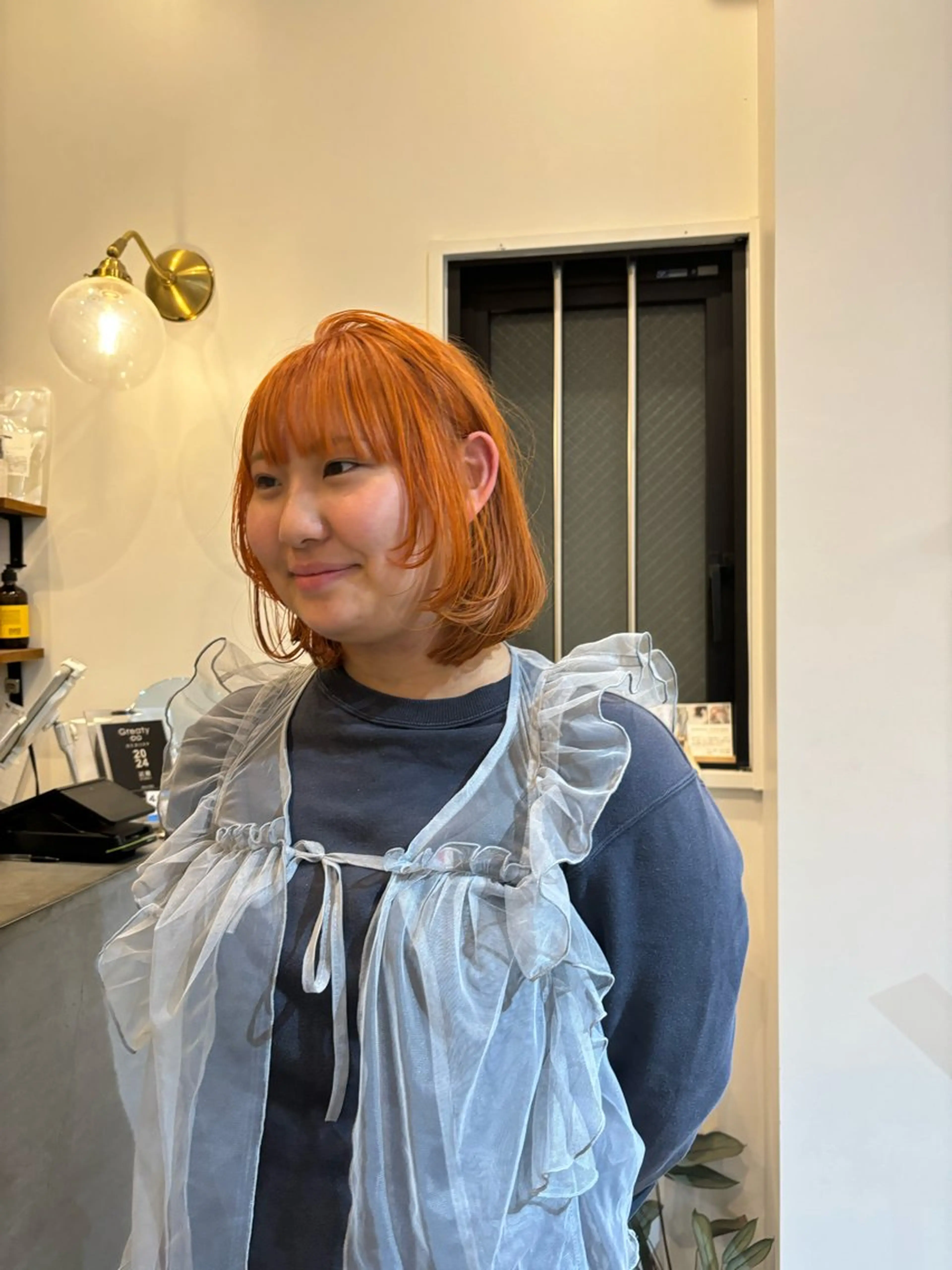 ミディアム ami/大阪/暖色 /レイヤーカットのヘアスタイル