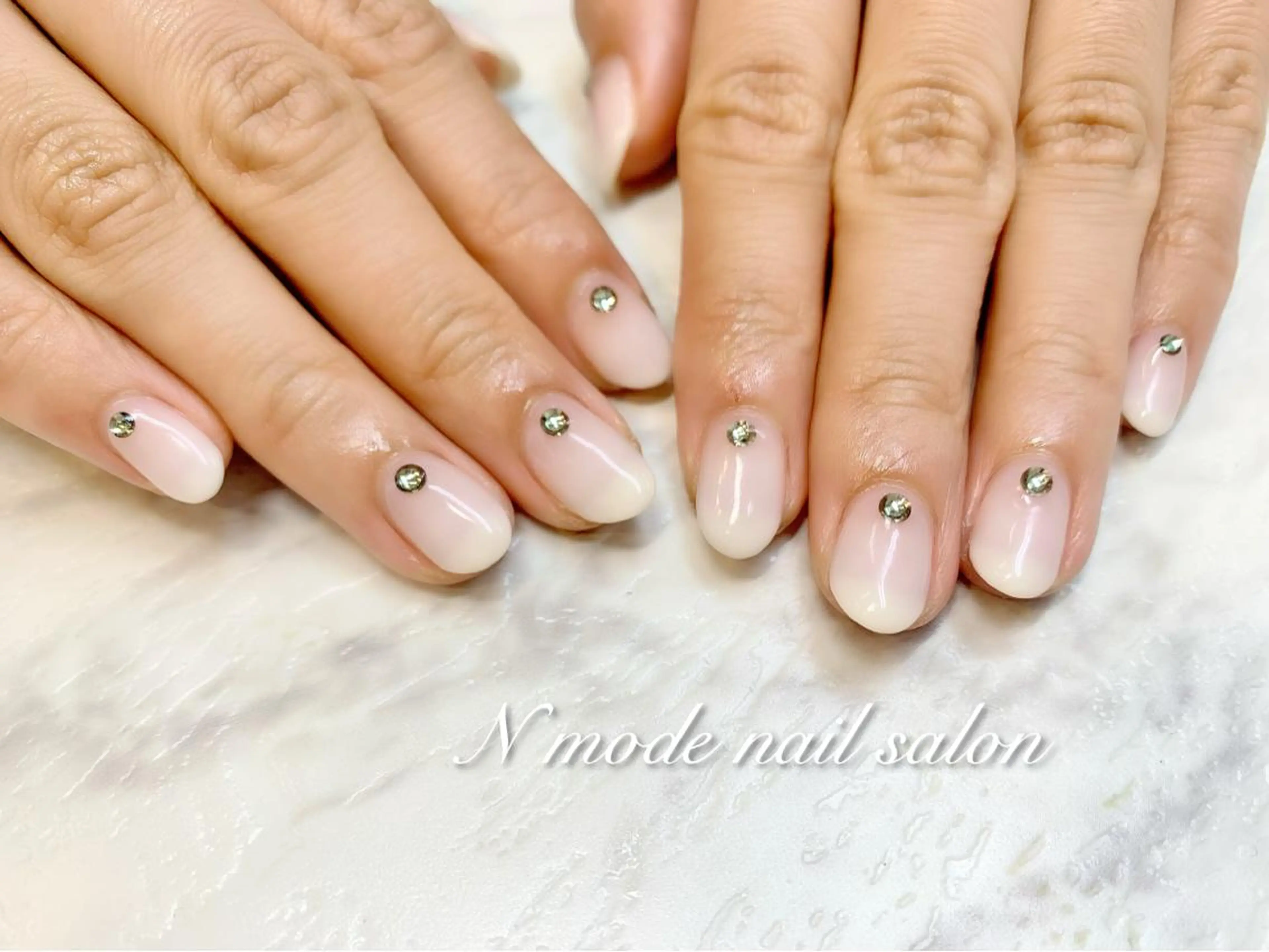 ネイル ストーンネイル ハンドネイル N-mode nail salon所属・NAIL 🎀 AIRIのネイルデザイン