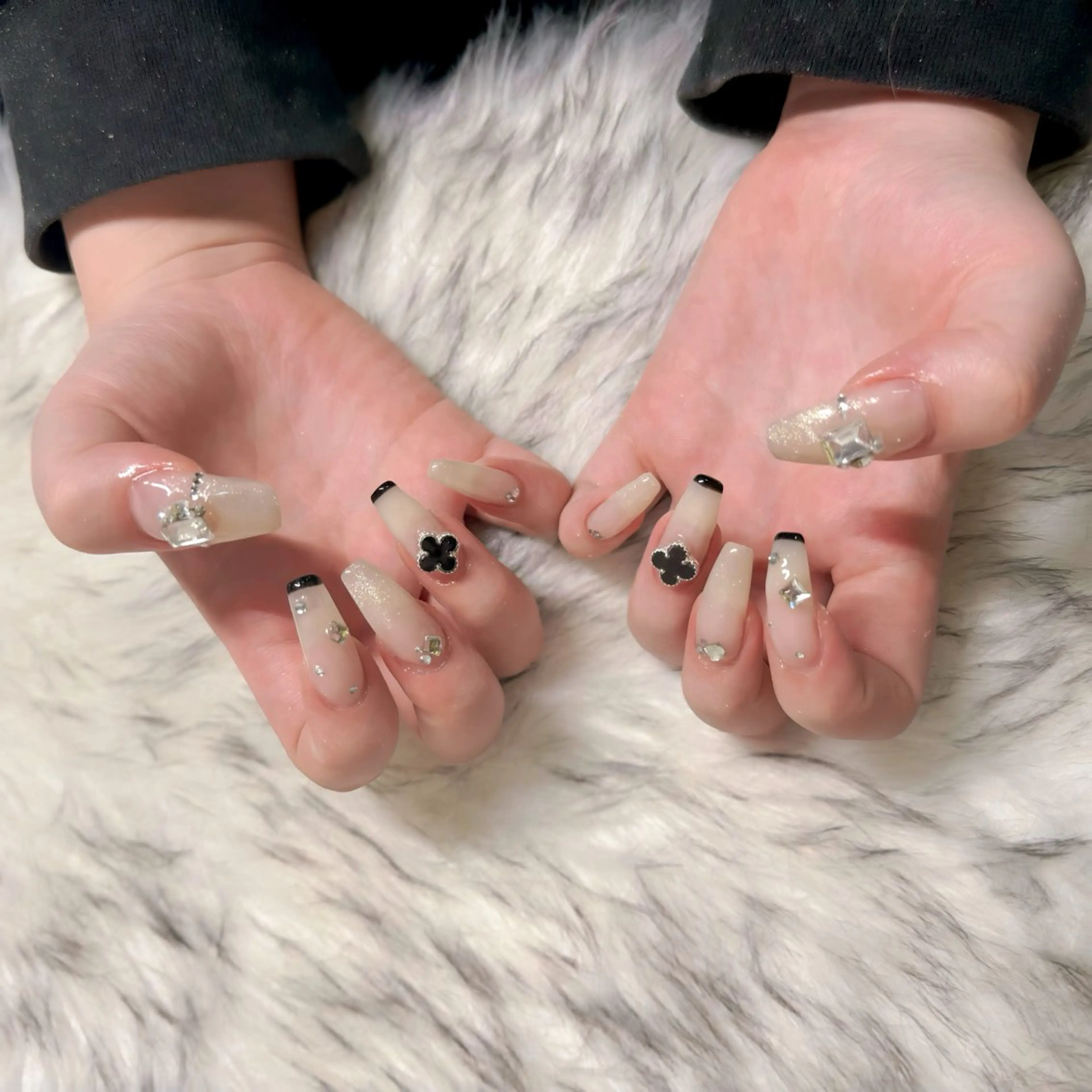 ロング ハンドネイル mao .のネイルデザイン