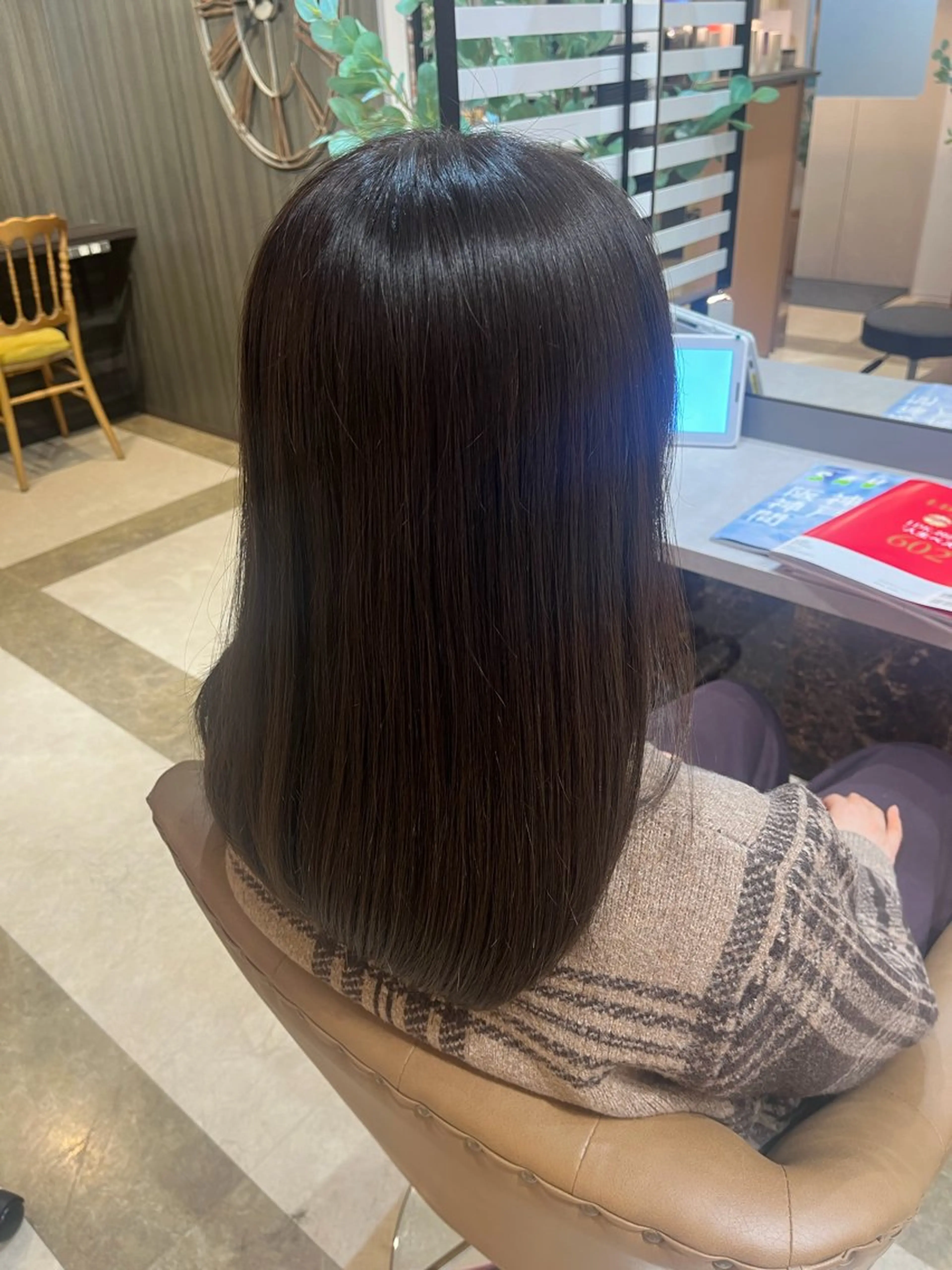 ロング カラー 鳥見 若菜のヘアスタイル