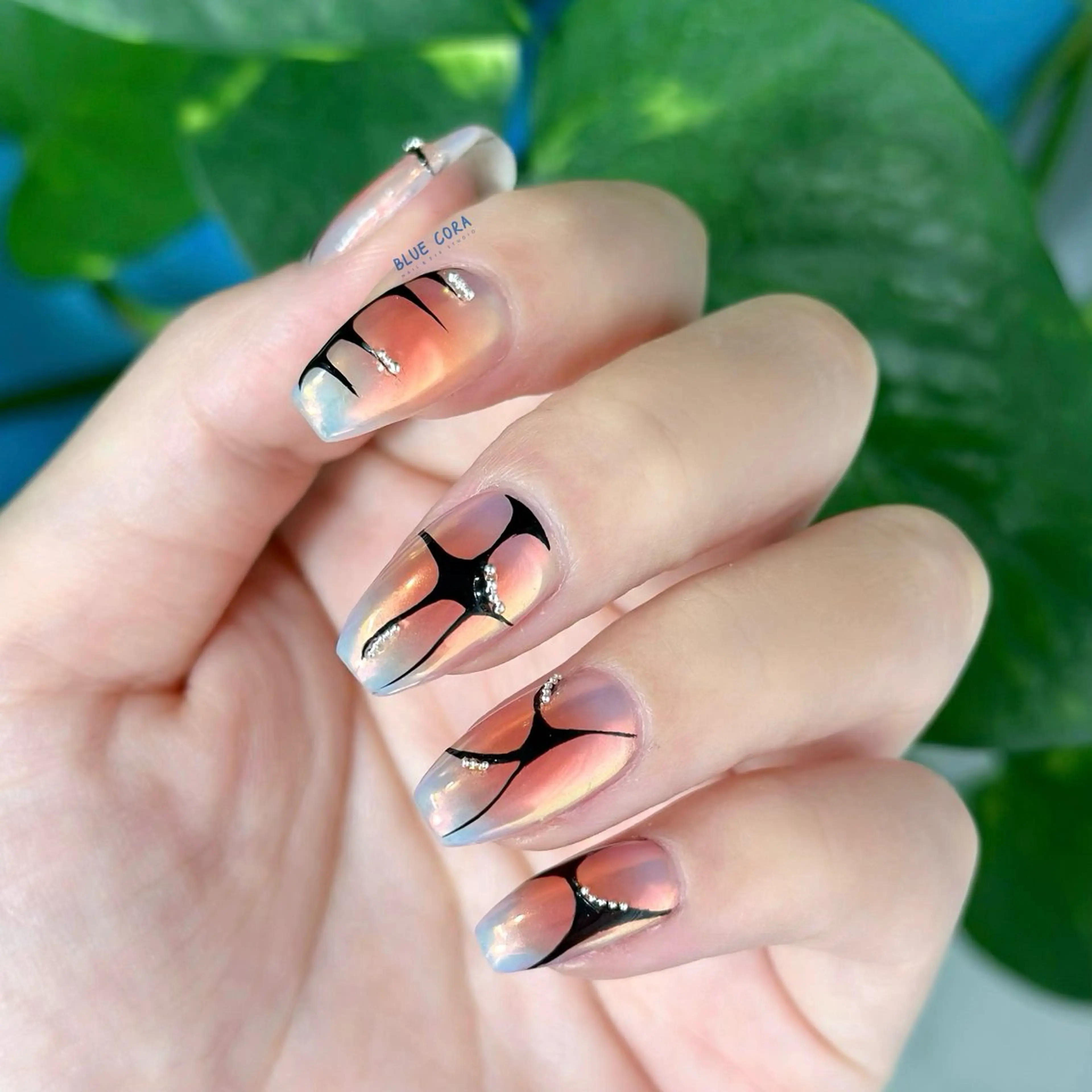 ネイル オーロラネイル チークネイル ハンドネイル ハンドケア BLUE CORA所属・BLUE CORAのネイルデザイン