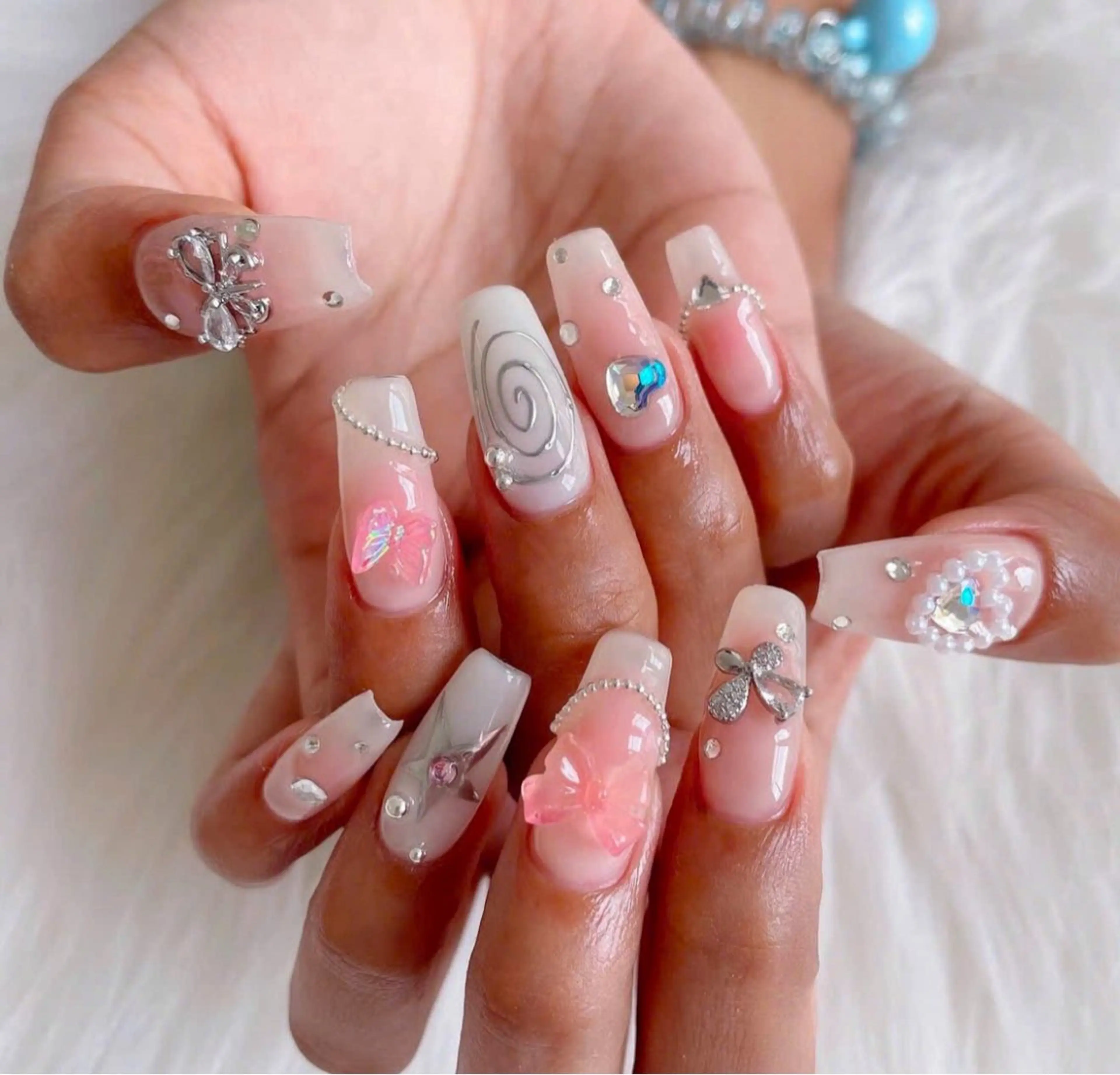 ネイル フレンチネイル キラキラネイル 水色 マグネットネイル ミラーネイル Lina nail所属・Luna 池袋のネイルデザイン