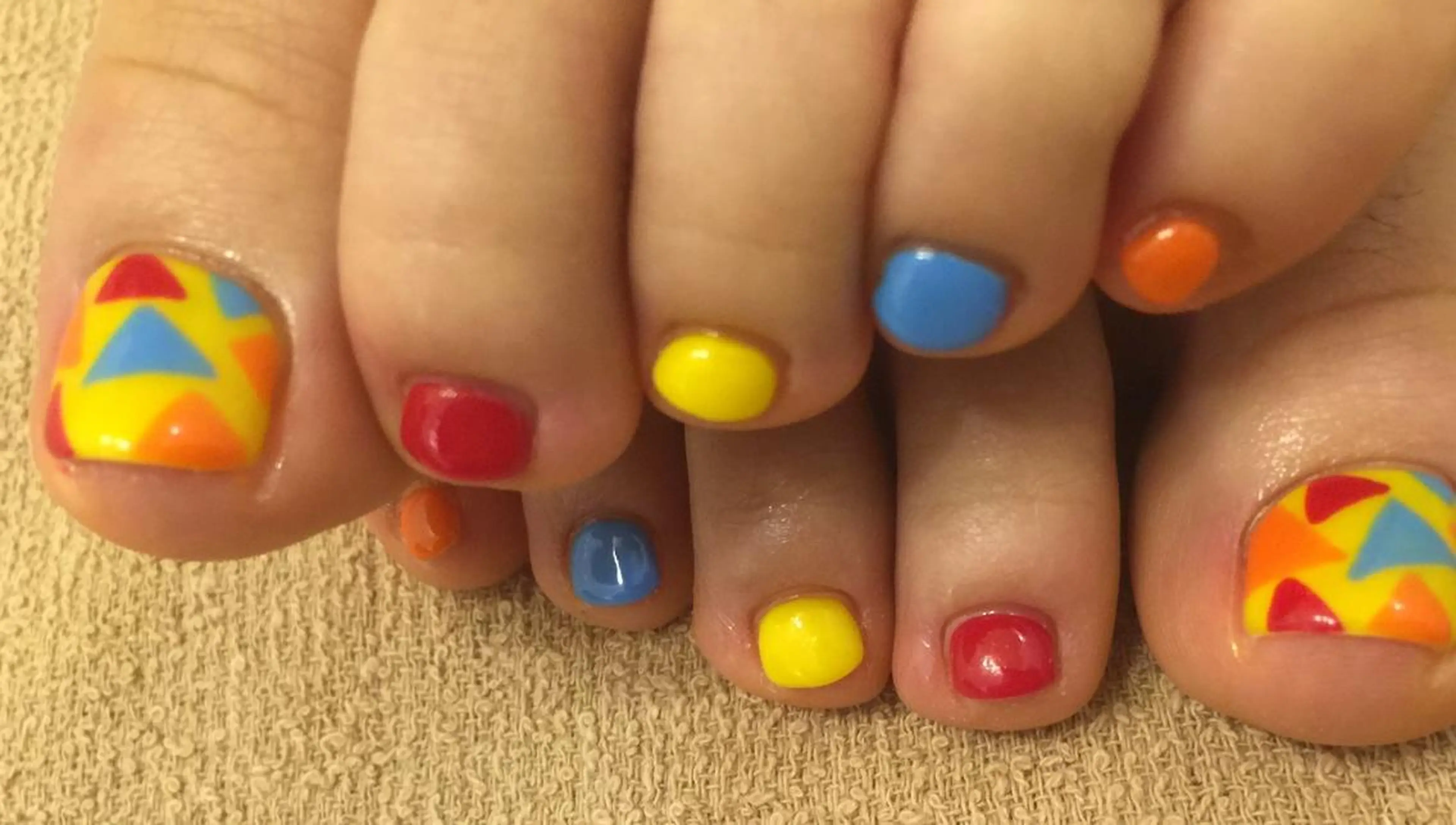 ネイル ネイルリボン 受付スタッフのネイルデザイン