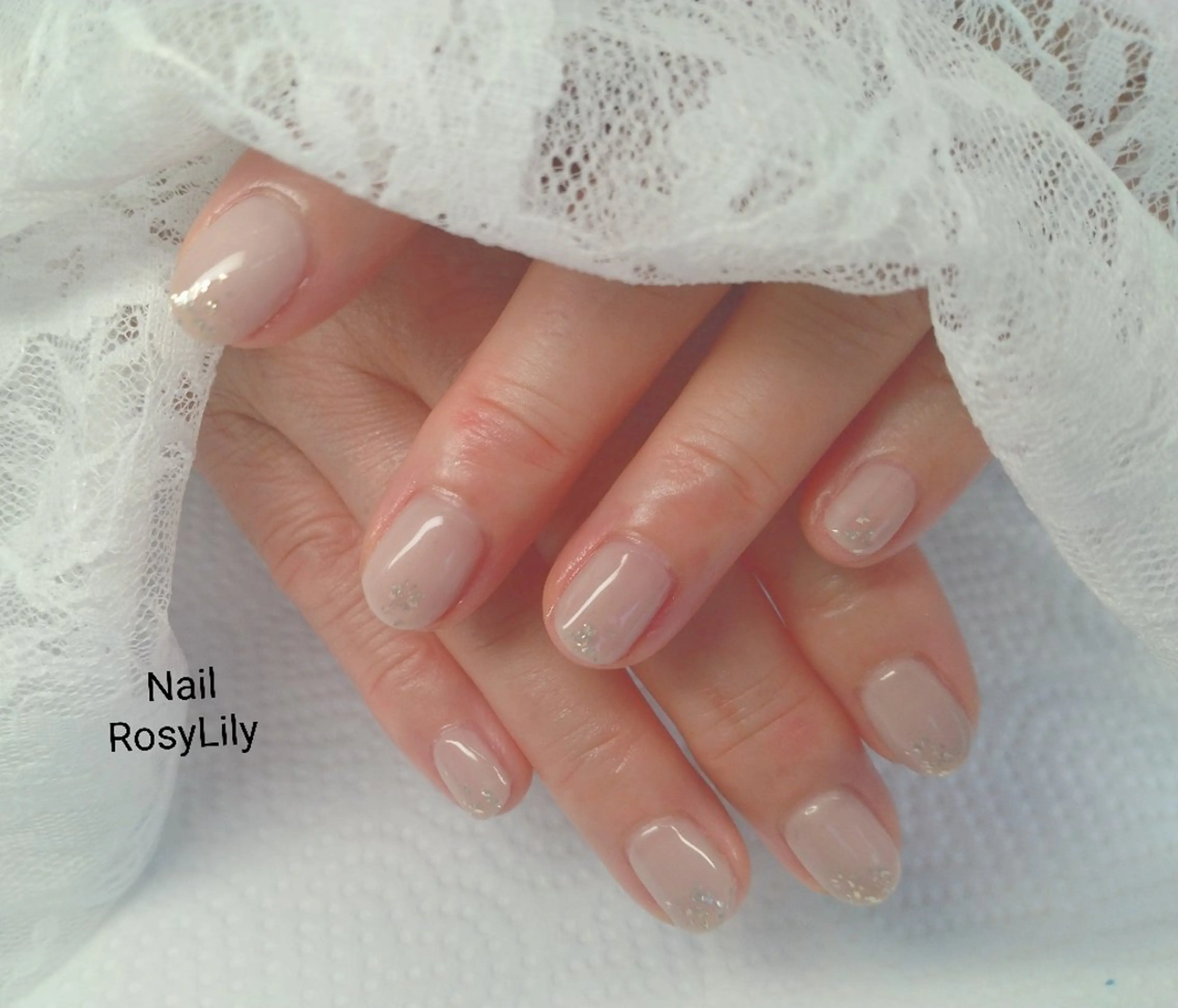 ネイル シルバー シンプルネイル プライベートサロン RosyLily所属・プライベートサロン Rosy Lilyのネイルデザイン