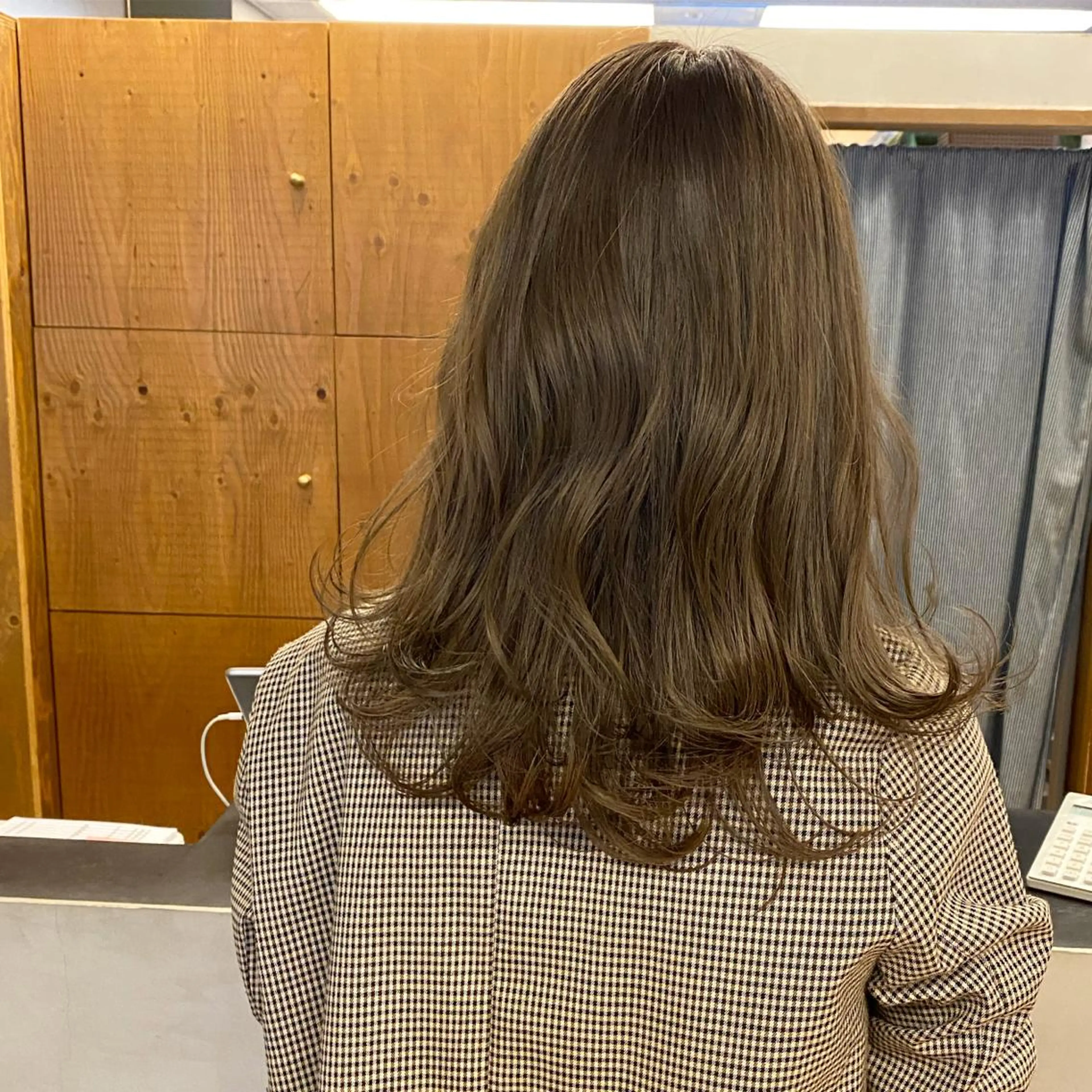 セミロング カット ヘアカラー EMANON梅田店所属・前川 朋香のヘアスタイル