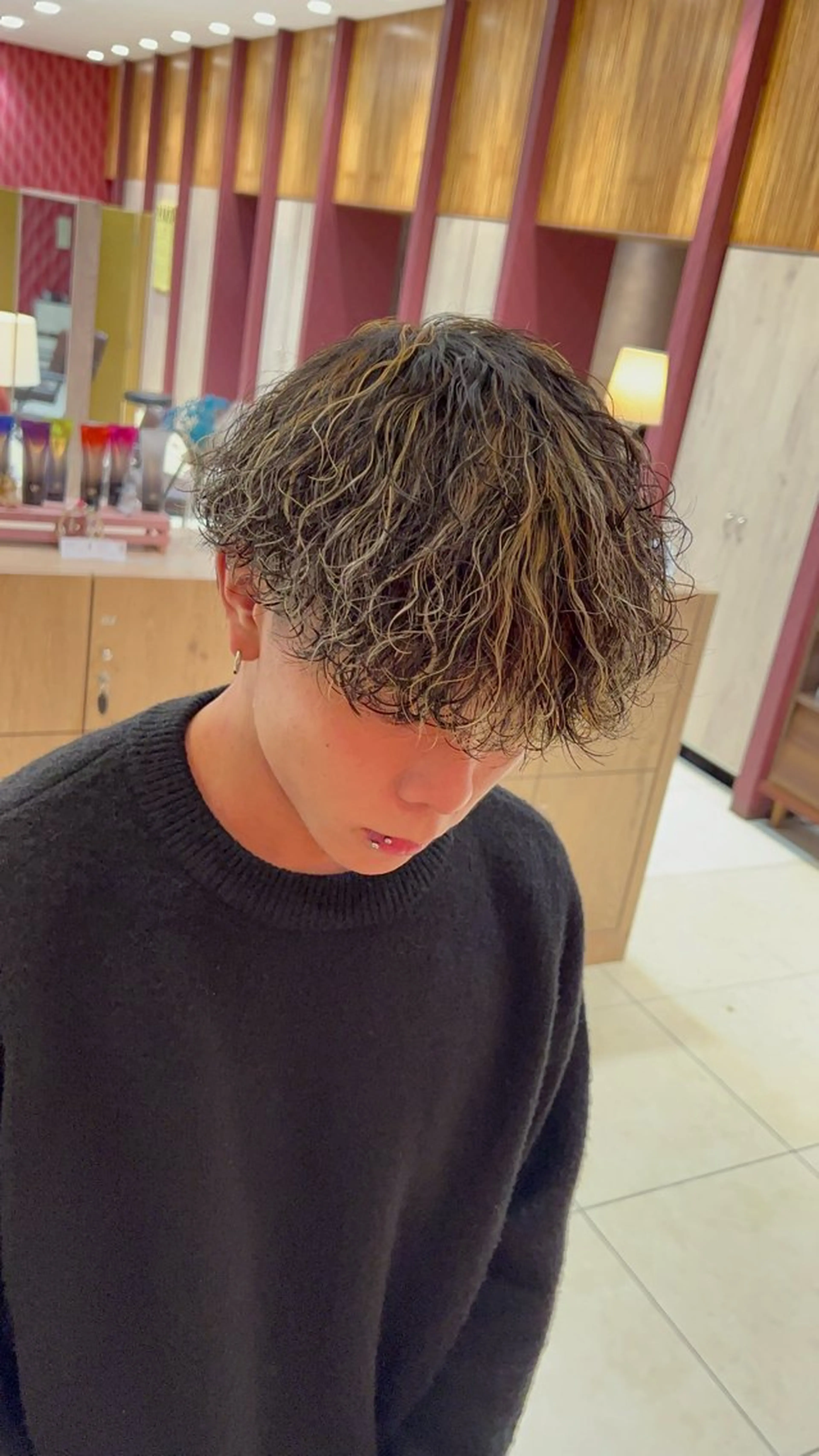 パーマ メンズ メンズハイライト メンズパーマ 波巻きパーマ BLEACHi江俣店 齋藤仁夢のヘアスタイル