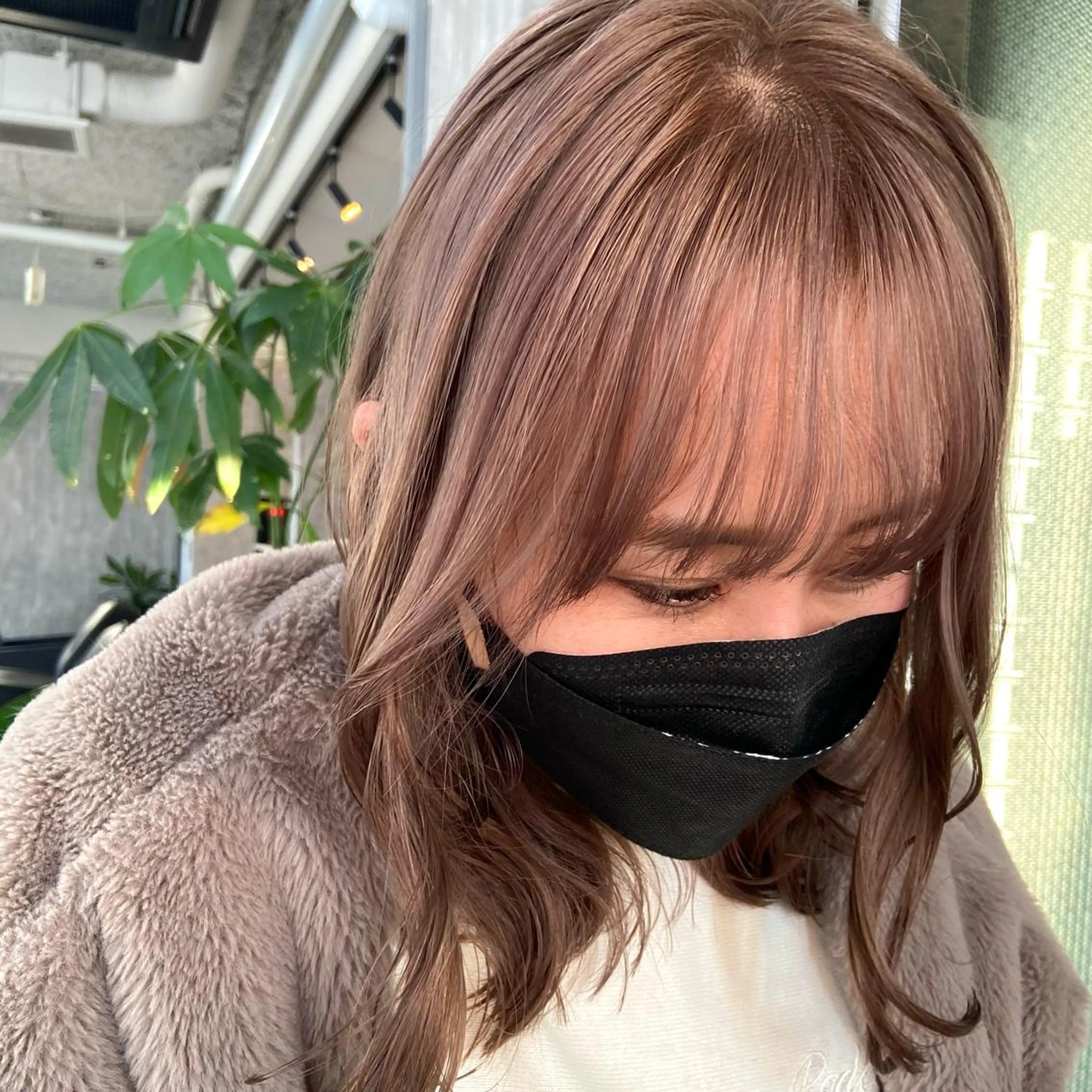 セミロング カラー ヘアアレンジ グレージュ TIDEHAIR SHIHOのヘアスタイル