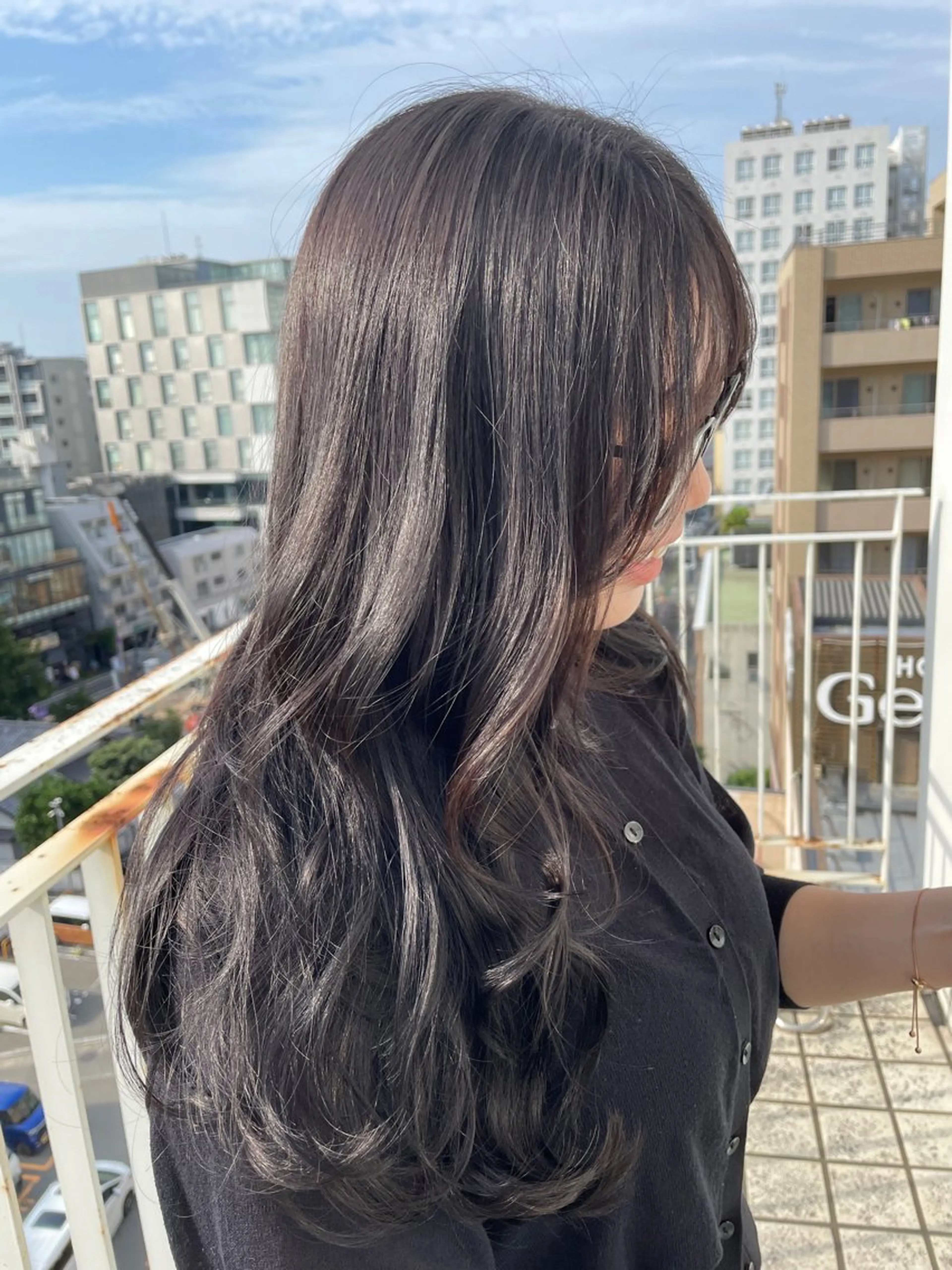 ロング カラー 黒髪 ブルーカラー ブルーブラック 顔まわりレイヤー レイヤーカット カット ヘアカラー トリートメント Share  Salon  Reco【GARDEN】所属・末石 智のヘアスタイル