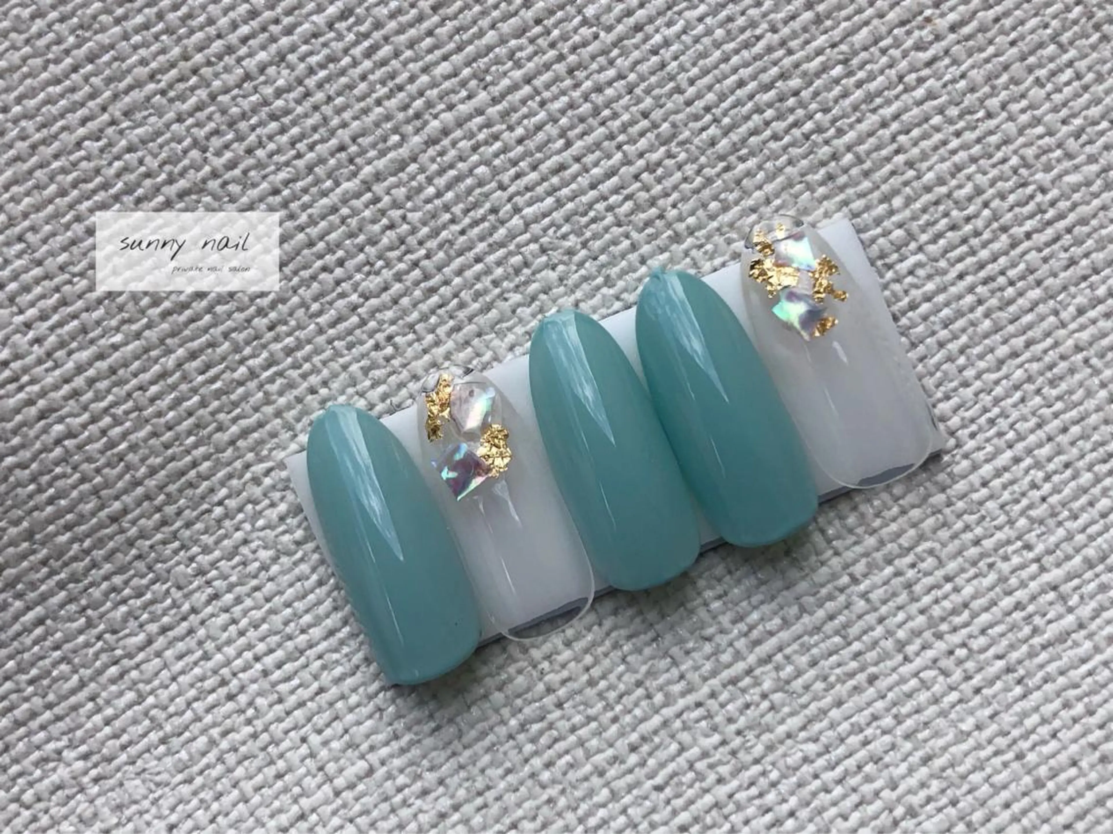 ネイル カジュアル ジェルネイル グリーン ニュアンスネイル パラジェル sunny nailのネイルデザイン