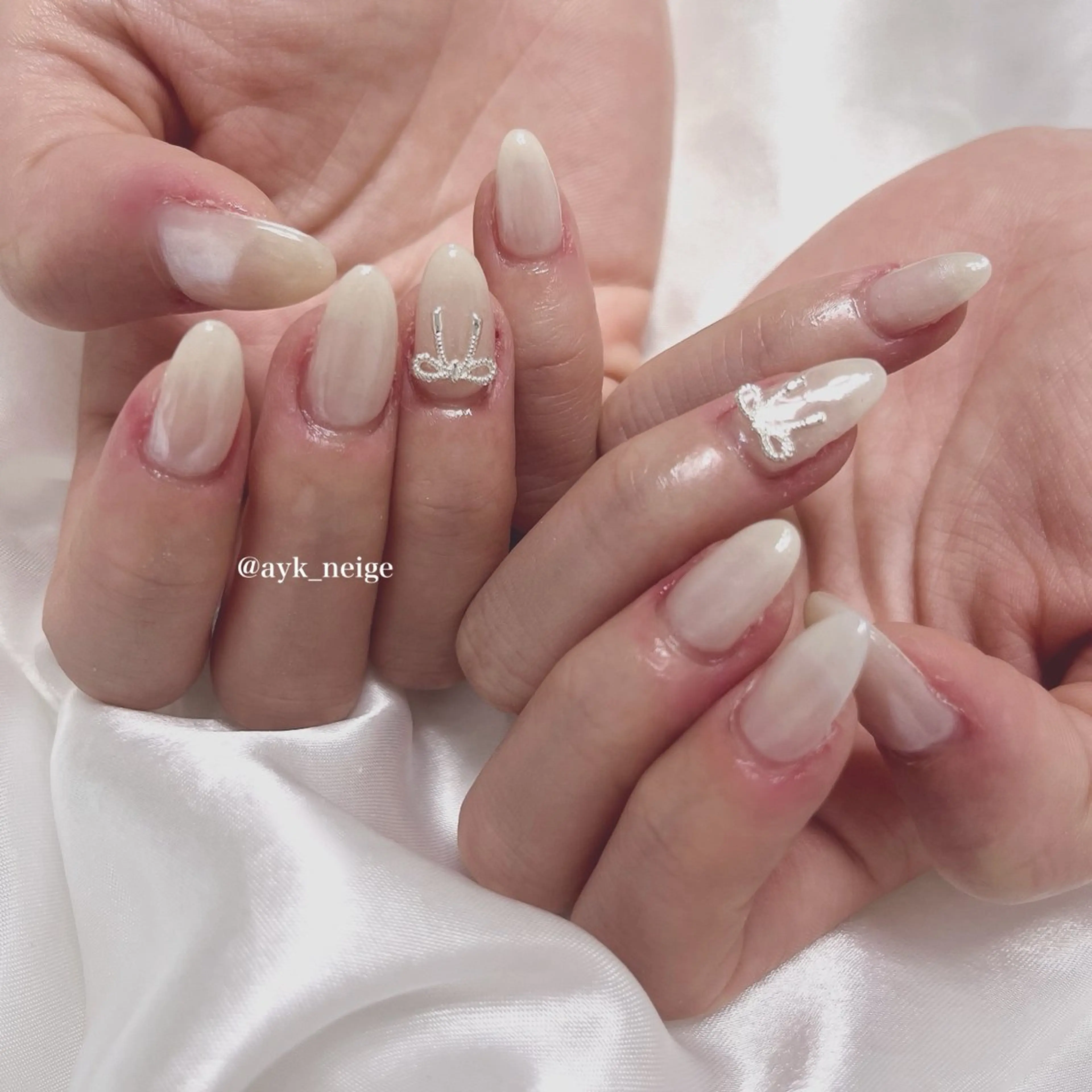 ネイル フットネイル キラキラネイル 韓国ネイル リボン シンプルネイル n'eige nail所属・大谷 綾香のネイルデザイン