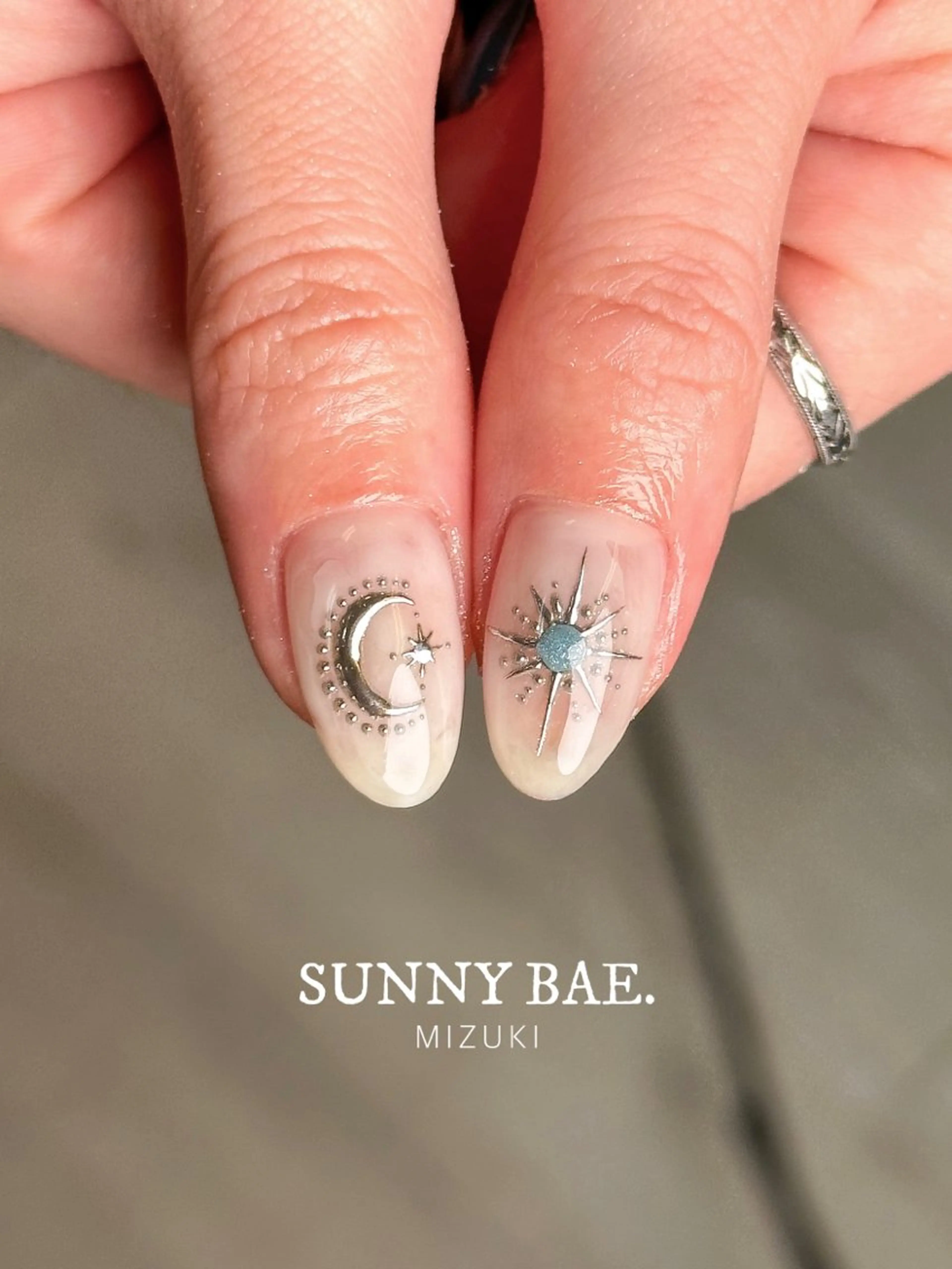 ネイル マグネットネイル ミラーネイル シルバー 夏ネイル SUNNY BAE. 🌼MIZUKIのネイルデザイン