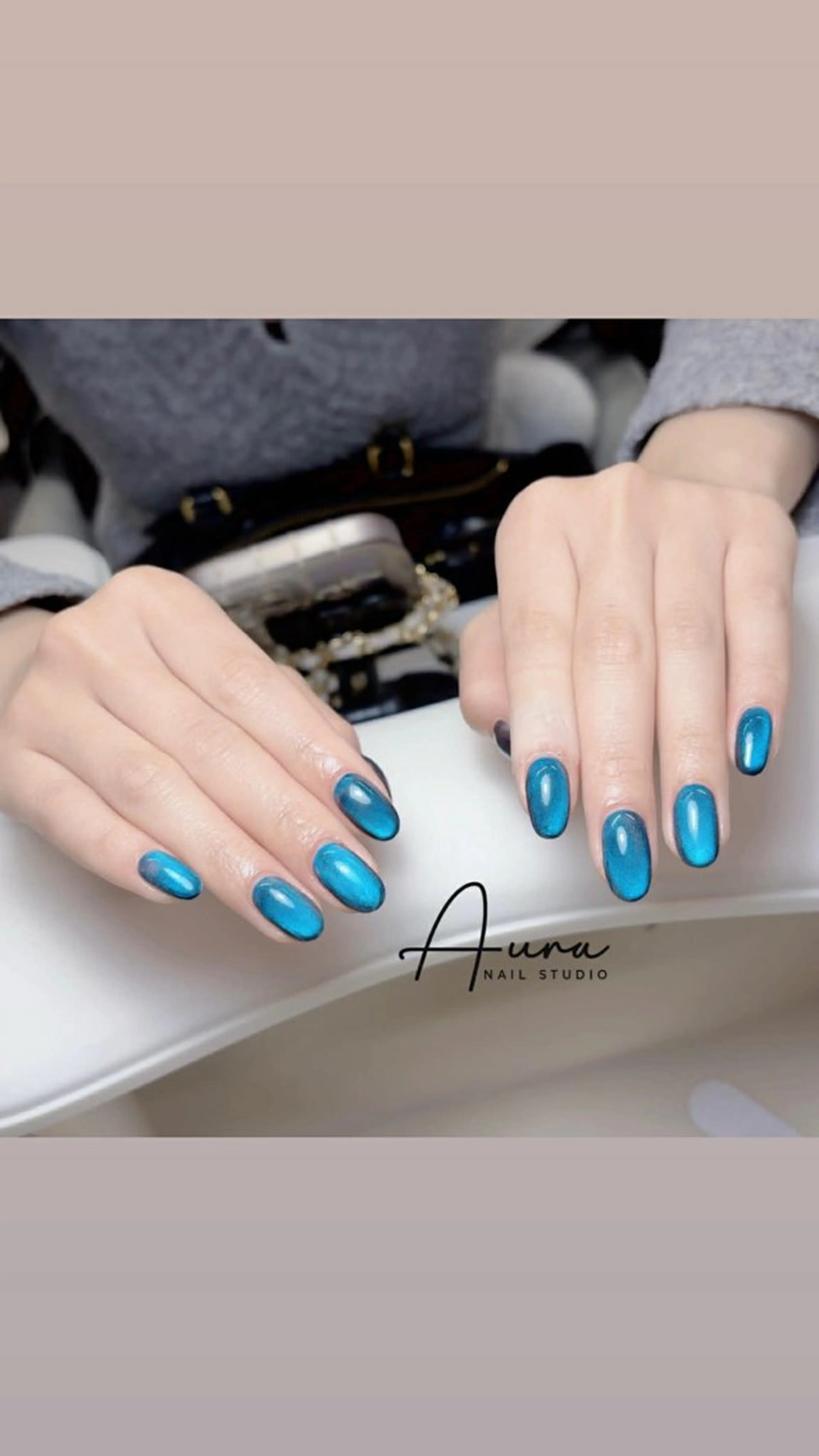 ネイル ブルー ワンカラーネイル ハンドネイル Aura Nail Hinaのネイルデザイン