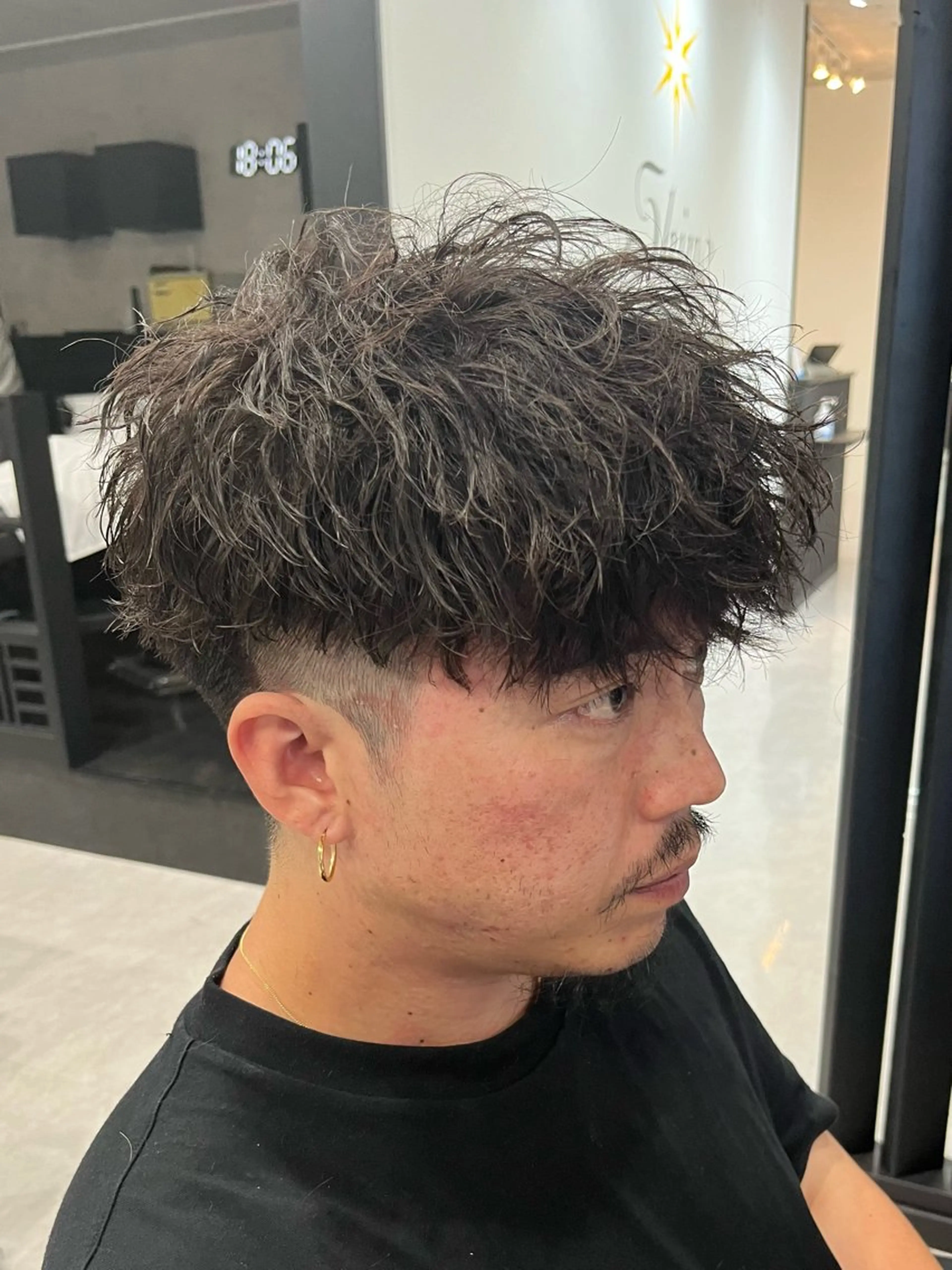 ショート パーマ メンズ マッシュ メンズパーマ メンズツイストパーマ ツイストパーマ カット トリートメント 【店長】メンズ職人 短髪　ハイトーン🔥のヘアスタイル