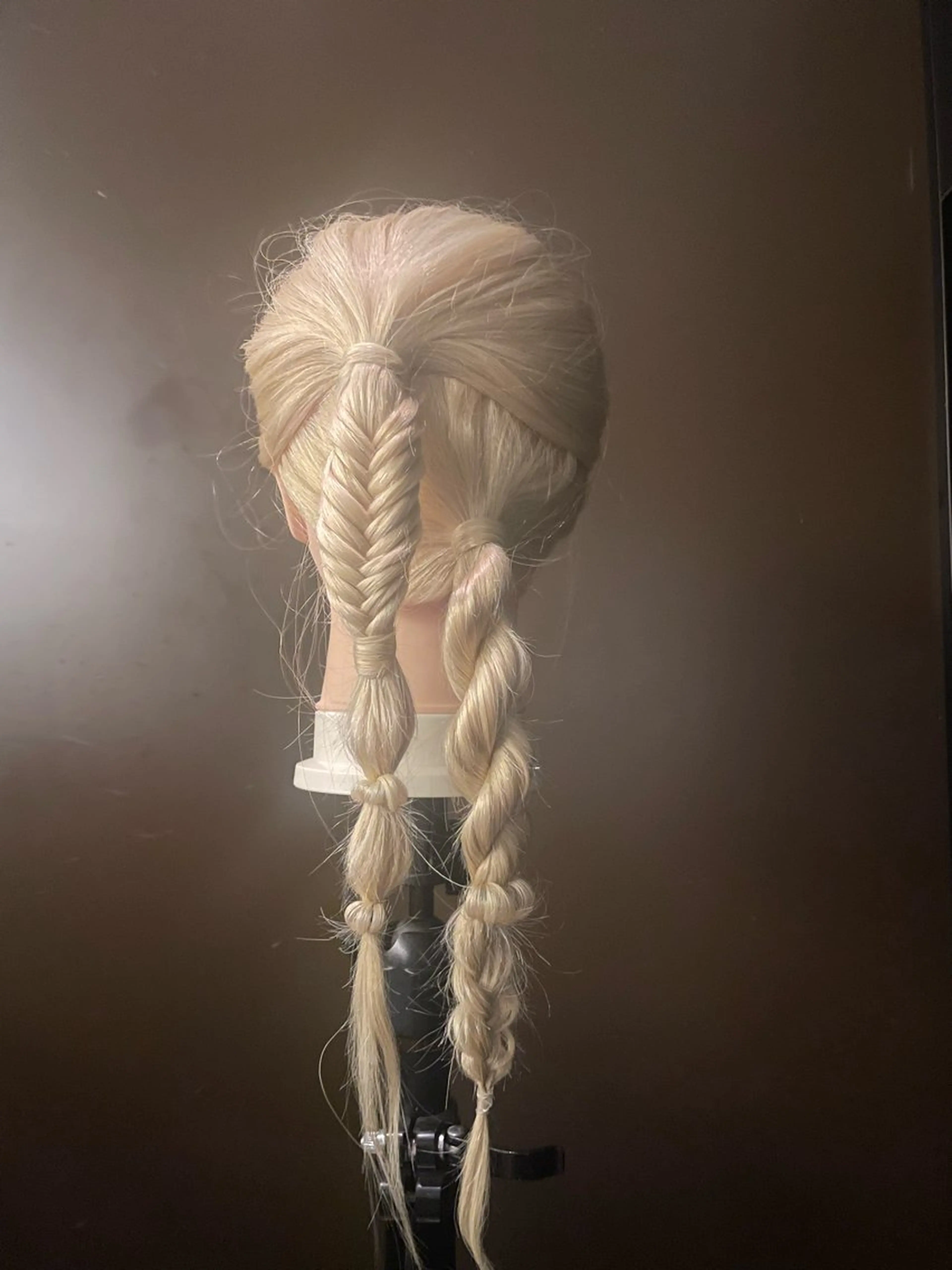 セミロング ヘアセット 青木 美樹の眉毛・アイブロウイメージ