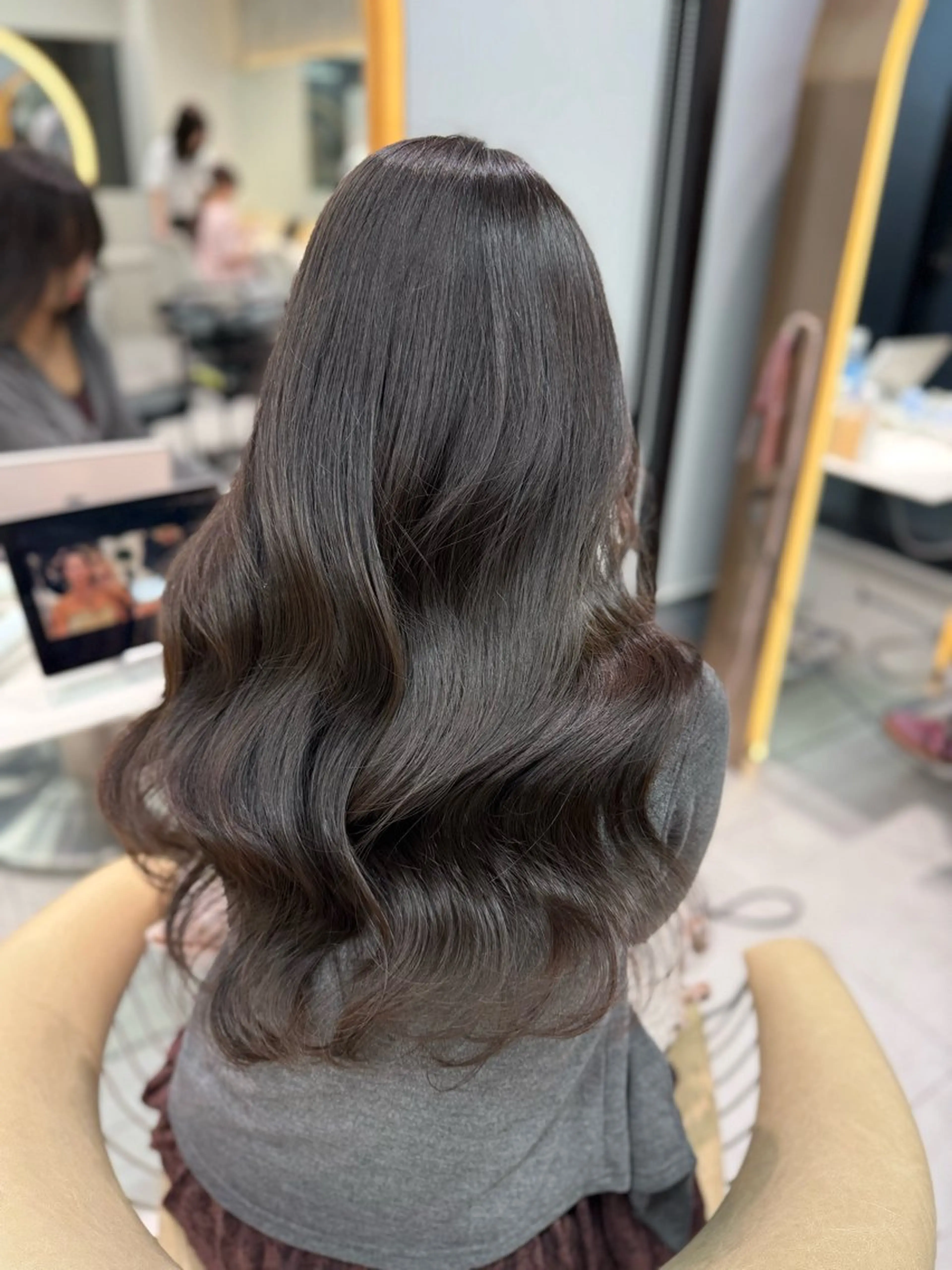 ロング カラー カット ヘアカラー トリートメント shion 透明感カラーのヘアスタイル