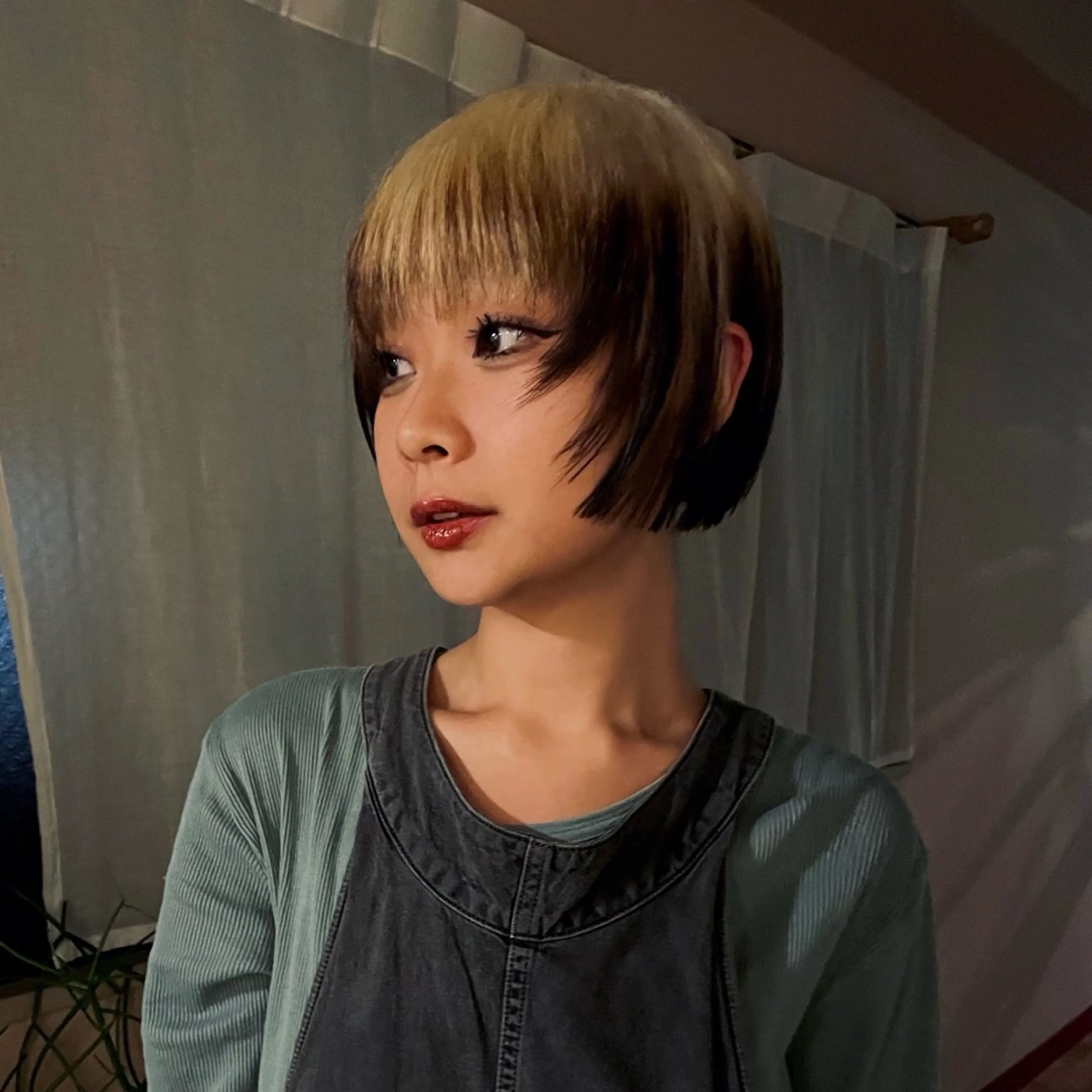 ショート カラー ヘアカラー トリートメント 楪 yuzuriha所属・Saaya/レイヤー /ブリーチ/ブロンドのヘアスタイル