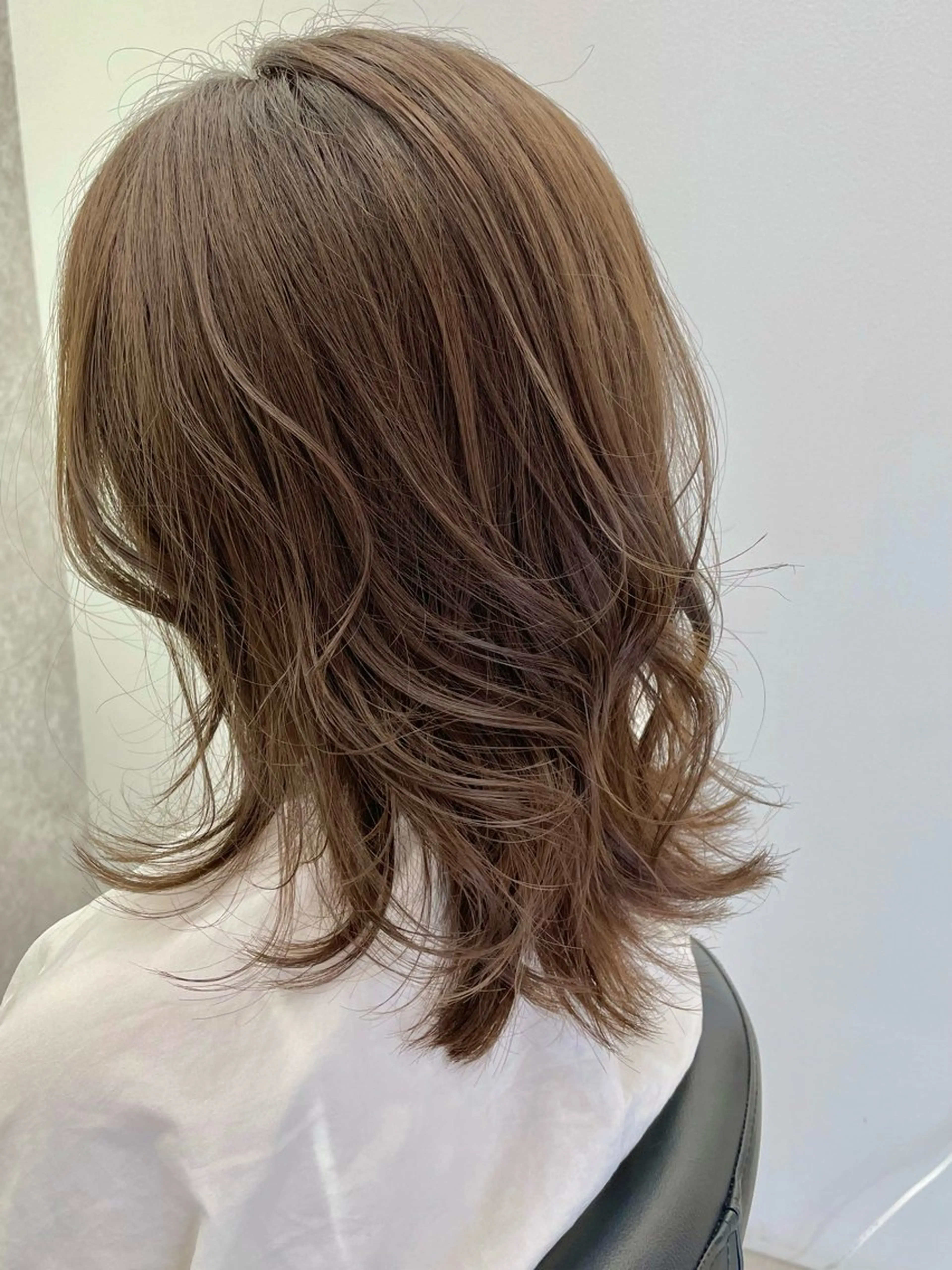 セミロング カラー パーマ ブルーカラー 透明感カラー デザインカラー イヤリングカラー グレージュ 佐々木 達也のヘアスタイル