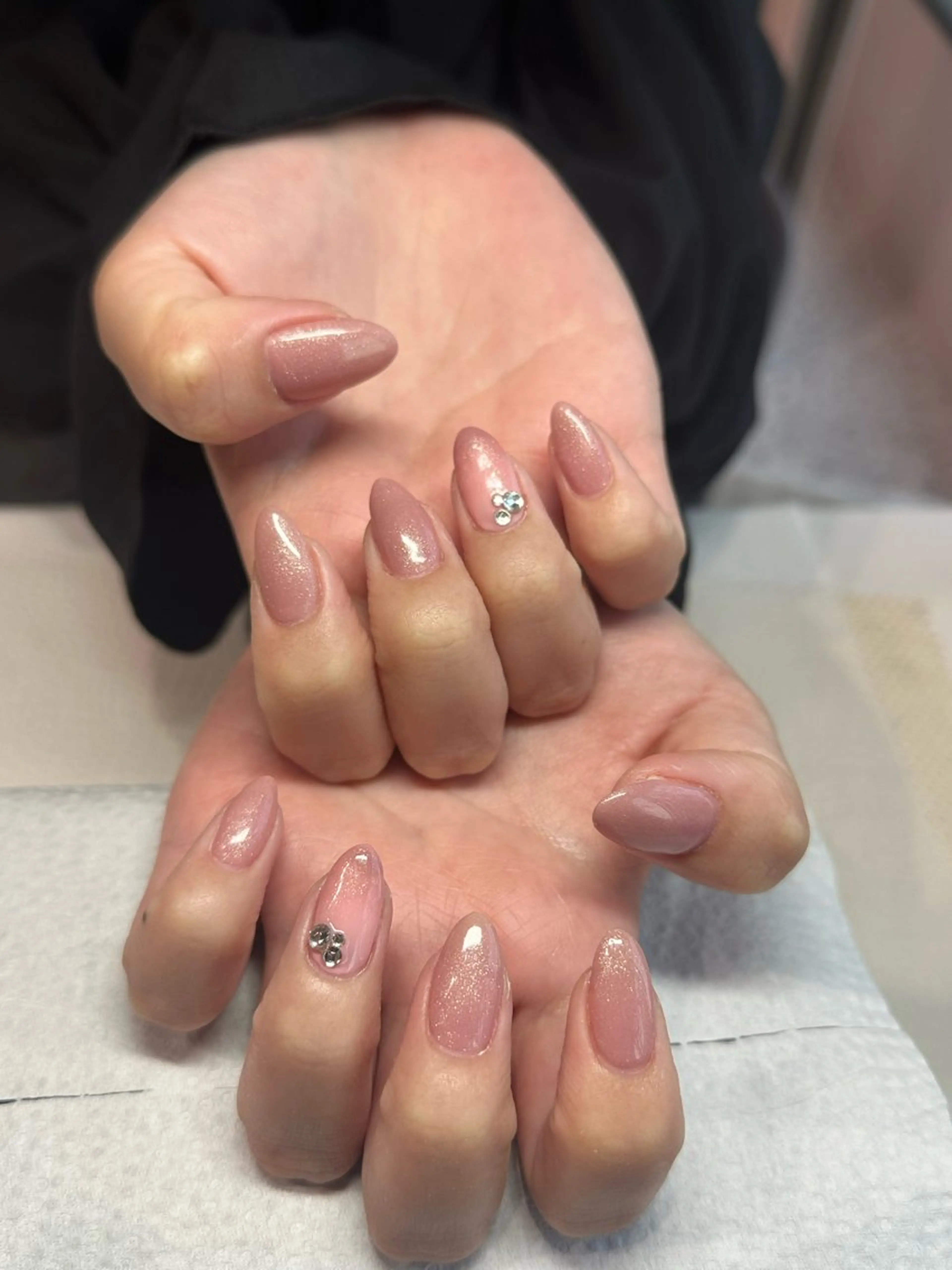 ネイル アートネイル グラデーション キラキラネイル ピンク Roy 心斎橋店所属・Roy 心斎橋 IINUMAのネイルデザイン