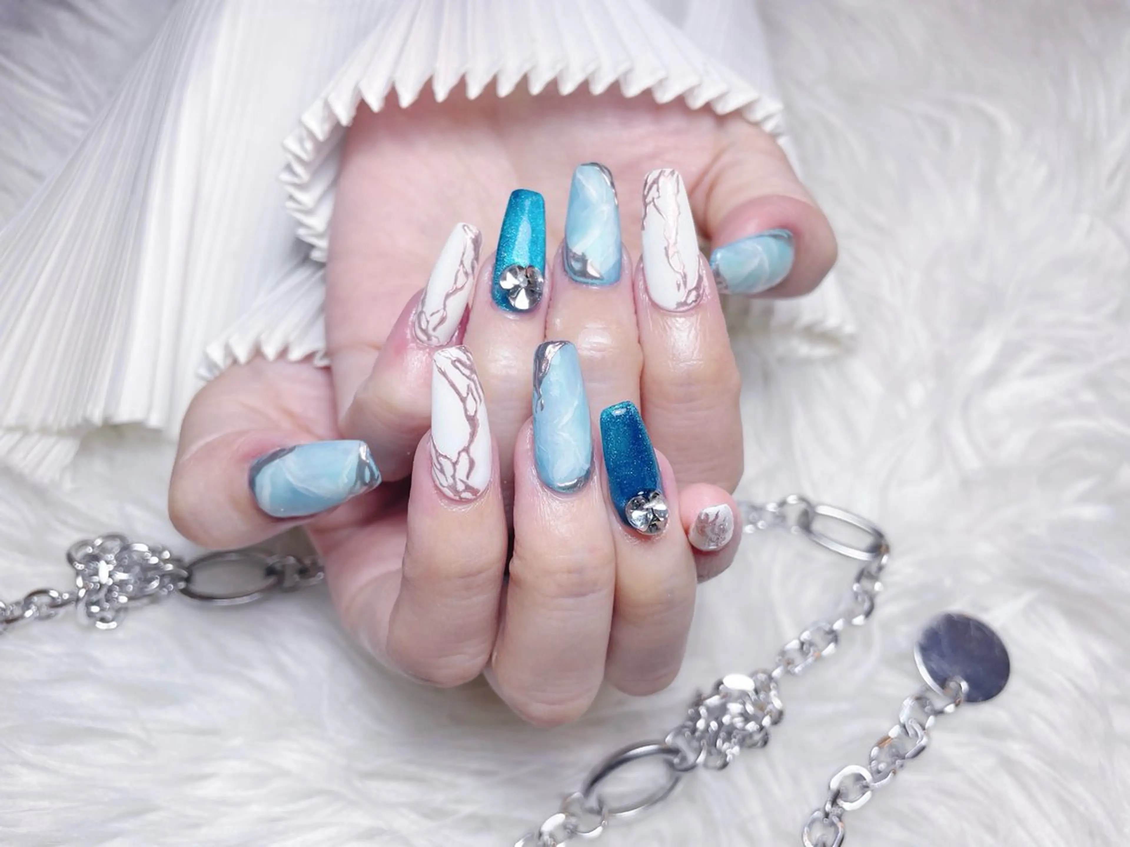 ネイル チークネイル 長さ出し フラワーネイル フレンチネイル ガーリー NEW NAIL 池袋のネイルデザイン