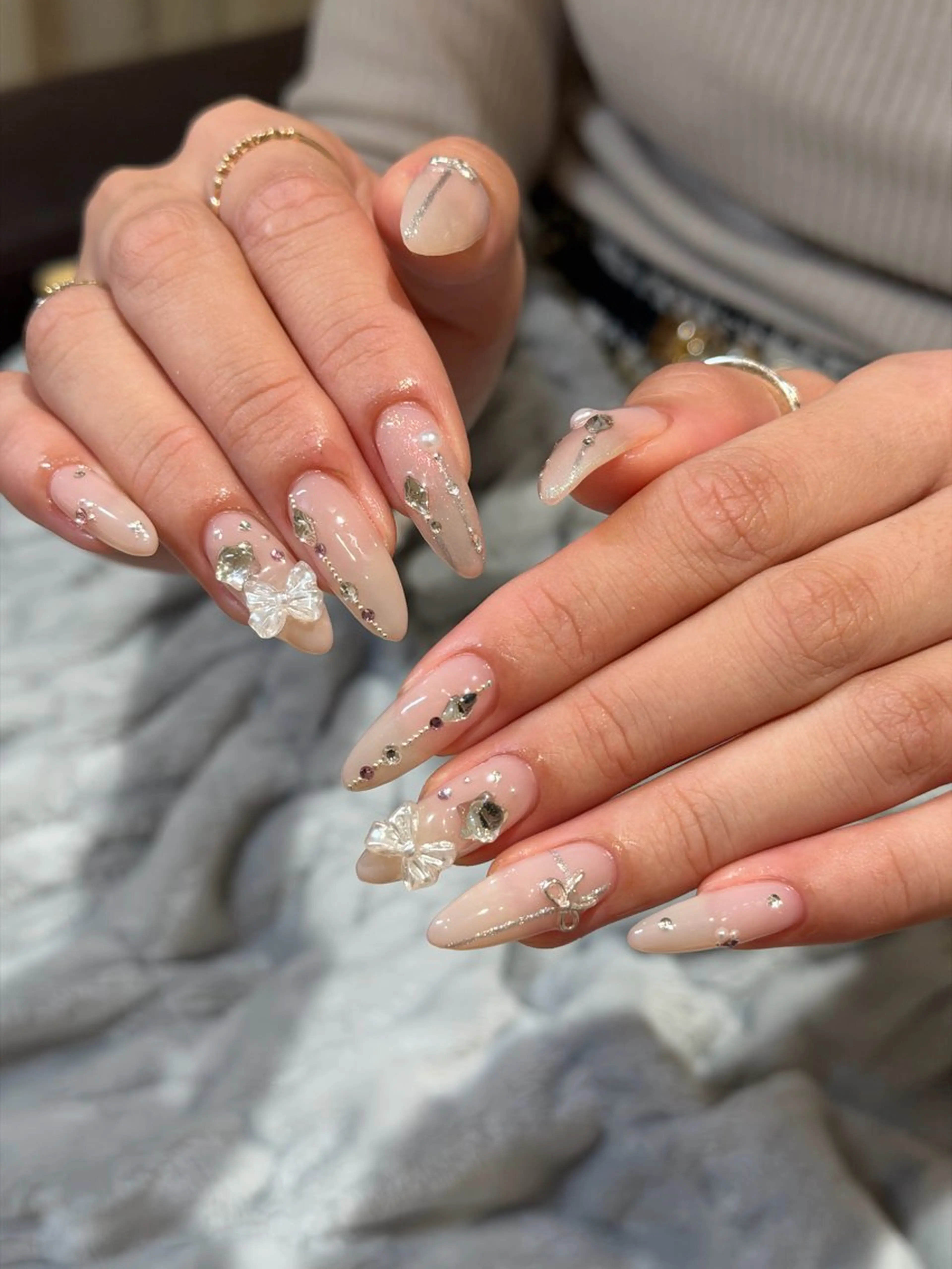 ネイル キラキラネイル ピンク リボン シルバー ハンドネイル NailAVANCE Ichikaのネイルデザイン