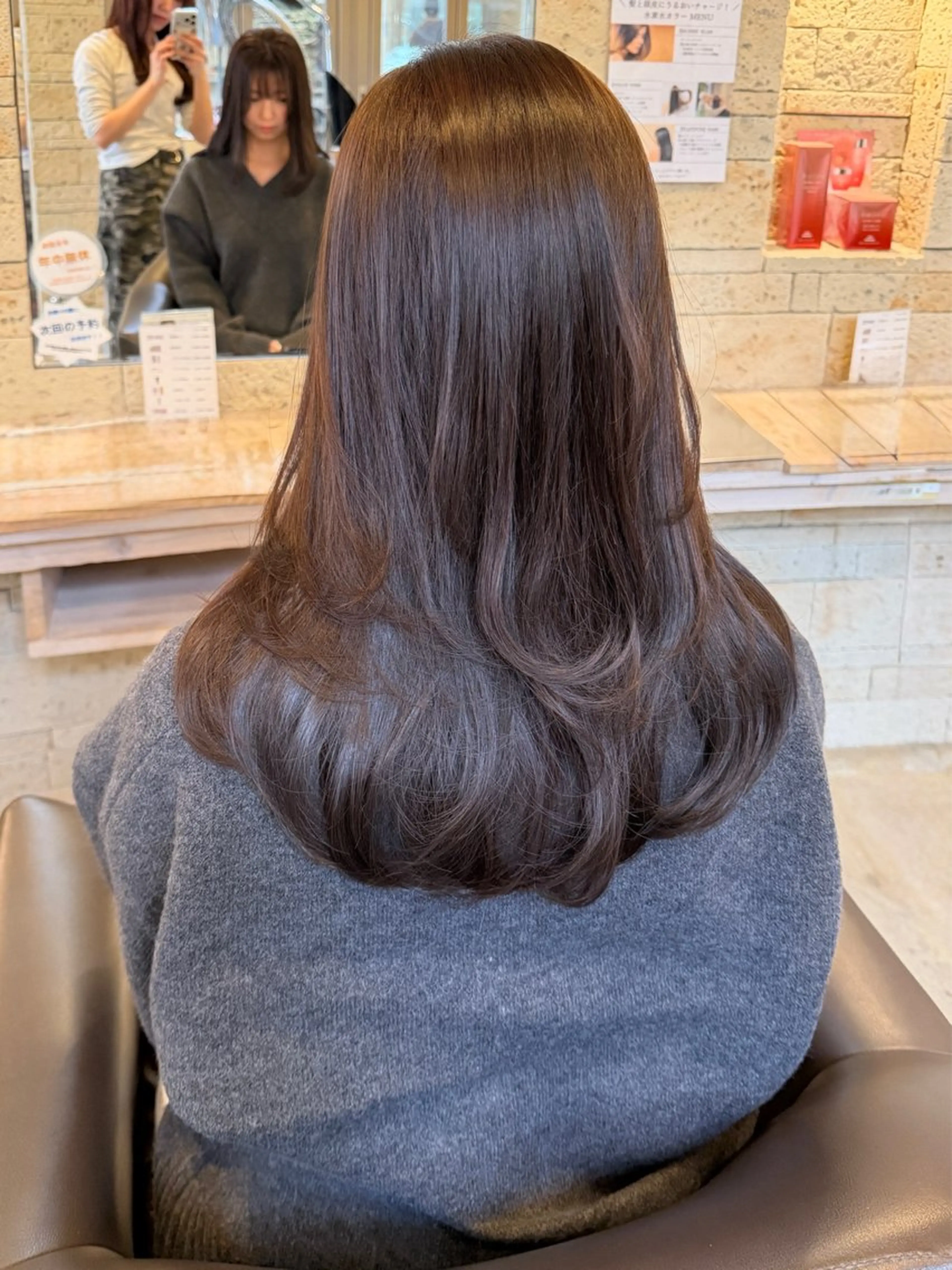 ロング カラー ロングレイヤー アッシュ ベージュカラー 透明感カラー レイヤーカット パーマ/艶カラー/ 髪質改善/伊藤愛麻のヘアスタイル