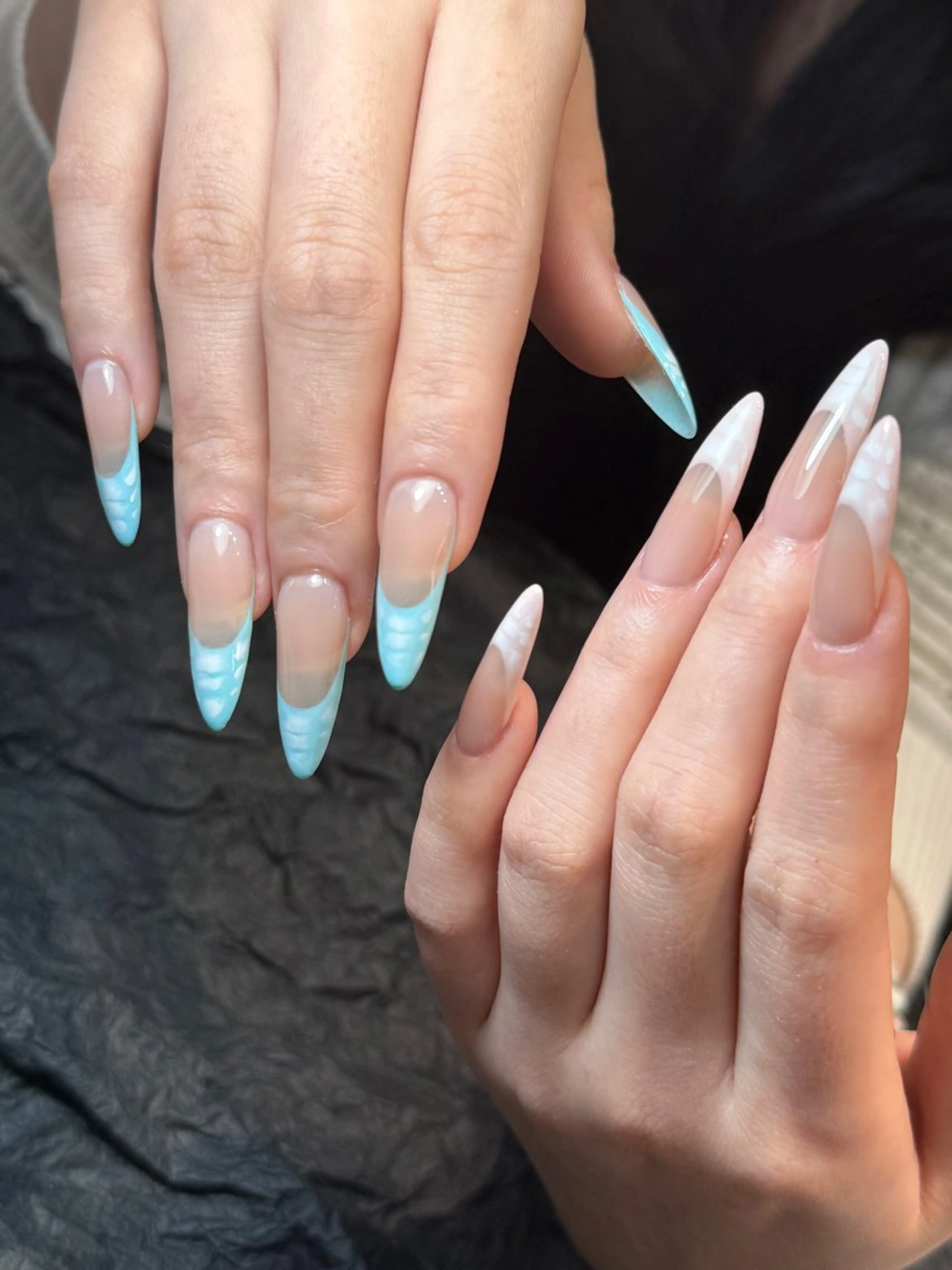 「オフ込み」長さ出しハンドネイルモデルの写真