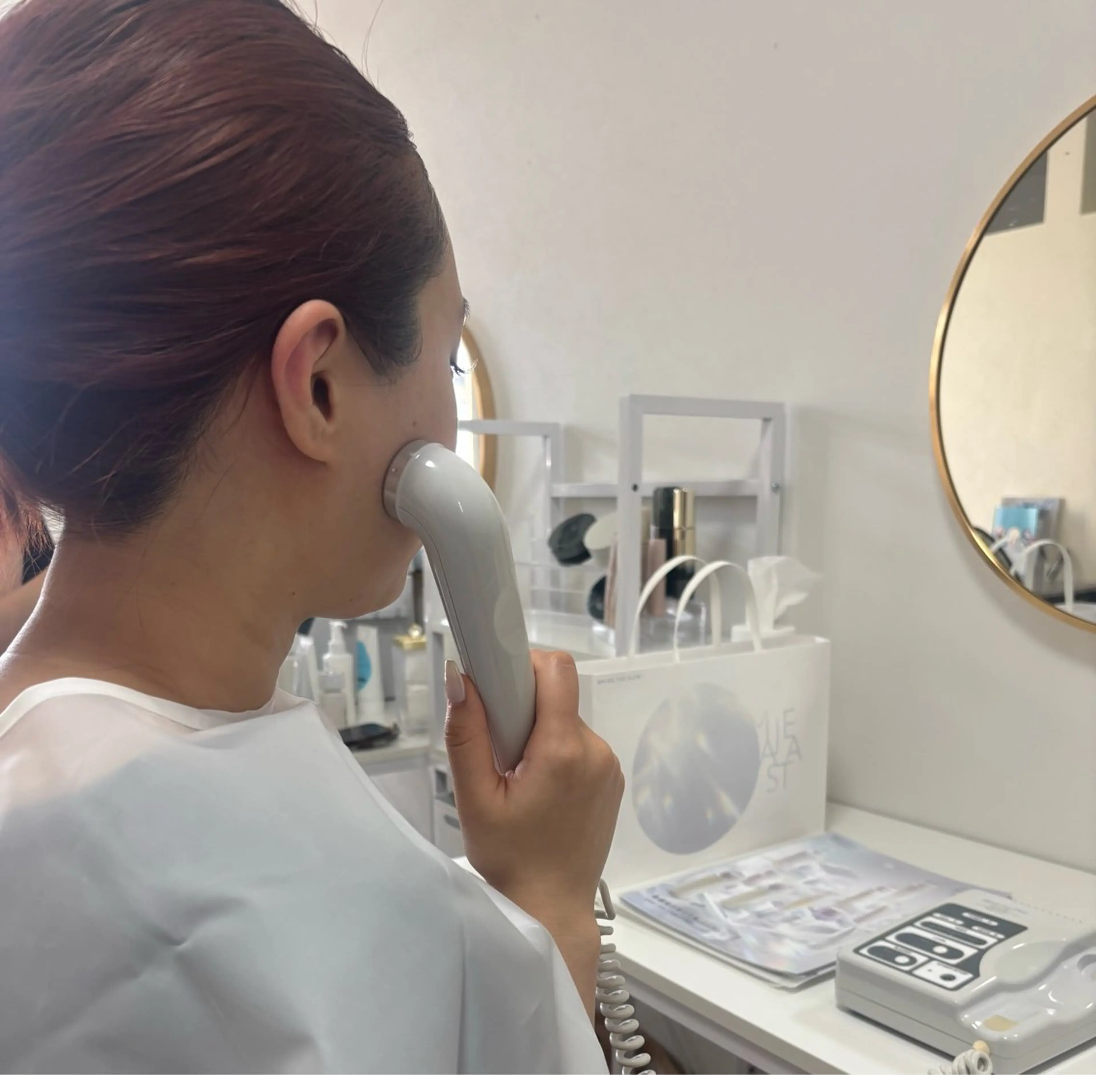 【新規さん限定】【❣️無料モニター❣️】小顔超音波エステ💆♀️✨シミ・ニキビ跡・美白にも効果抜群!の写真