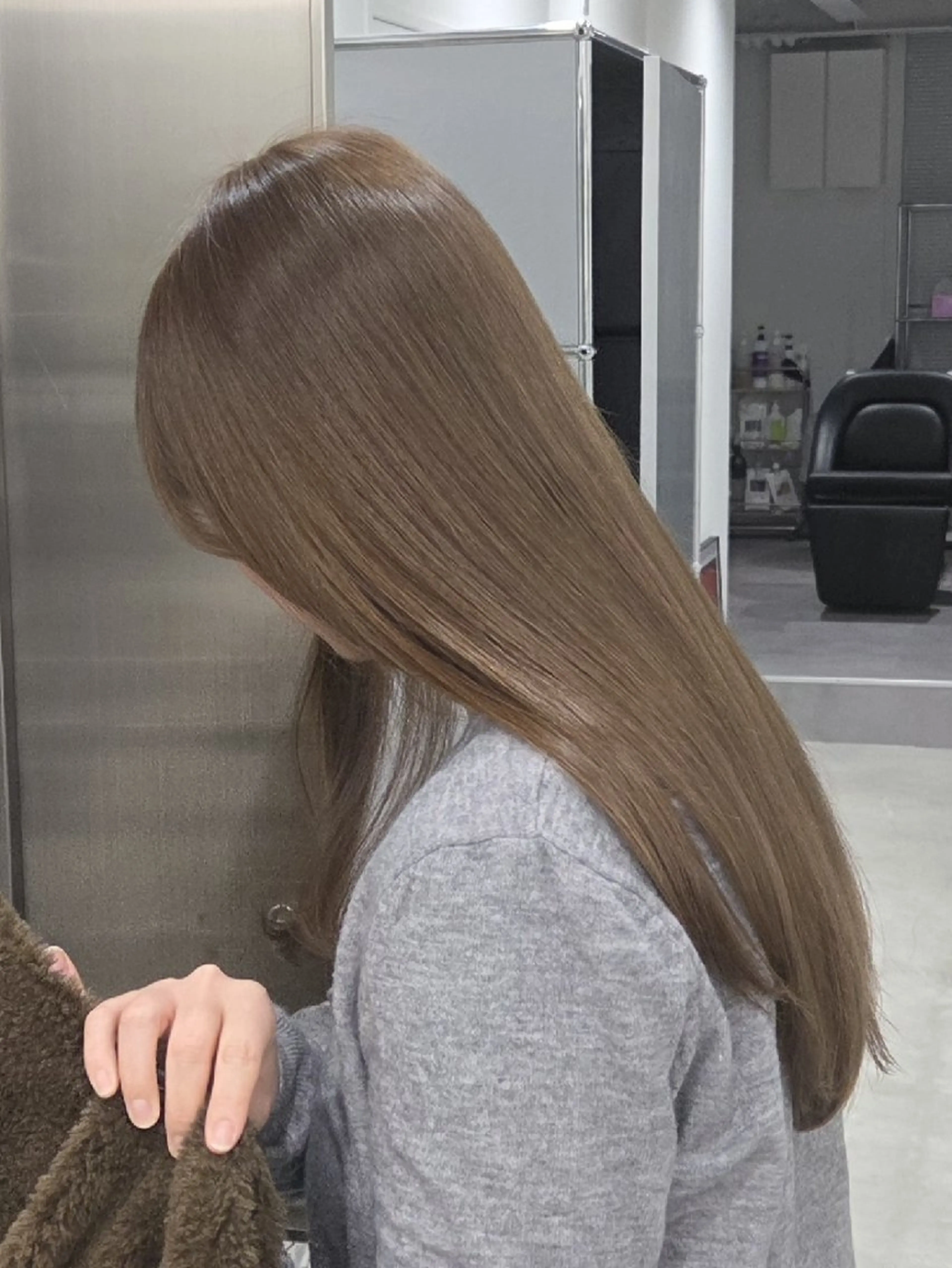 セミロング カラー 透明感カラー グレージュ レイヤーカット カット ヘアカラー トリートメント ill 天神大名所属・YOKUTO✨ ︎/透明感カラー⭐️のヘアスタイル